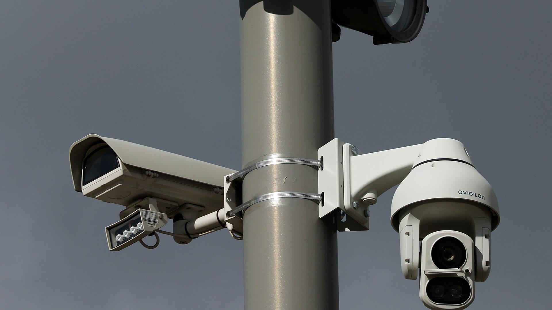 Cámaras de vigilancia en el campus de la Universidad de Navarra