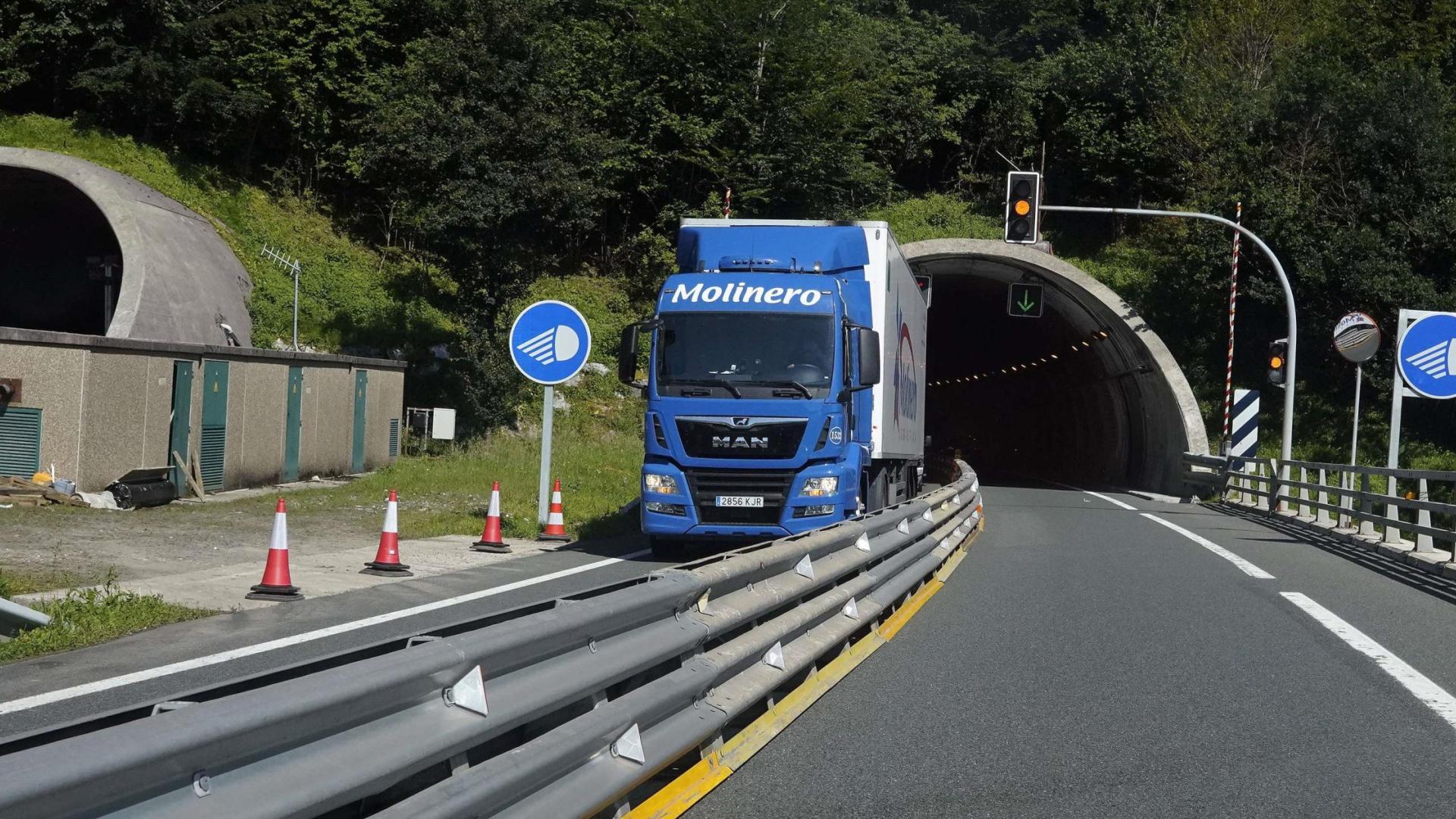 Imagen de archivo del 'by pass' que se habilitó a la altura del túnel de San Lorenzo, en el tramo guipuzcoano de la A-15