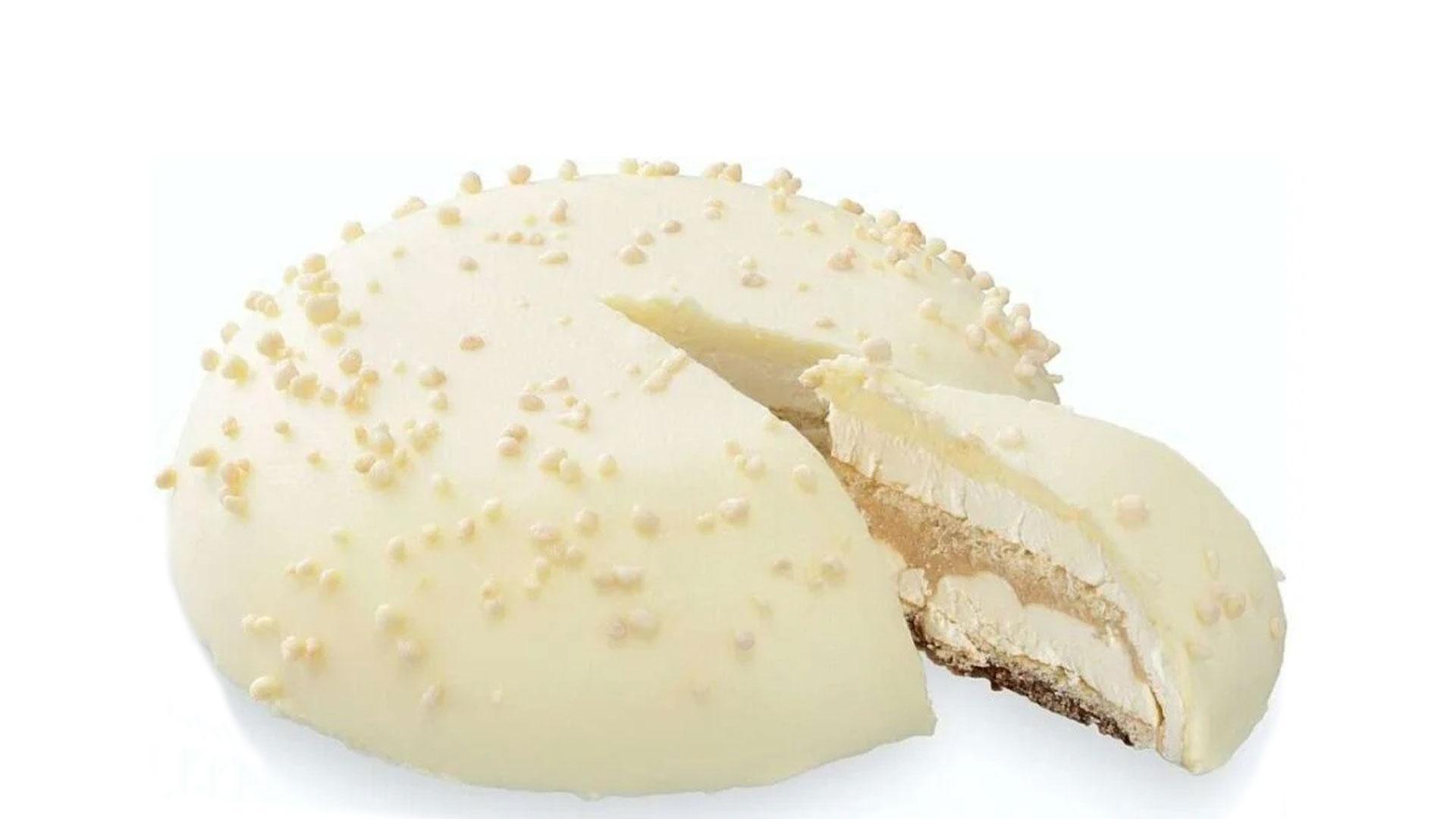 La tarta de crema de avellana blanca de Mercadona se ha hecho viral y muchos consumidores la llaman la tarta kinder por su sabor