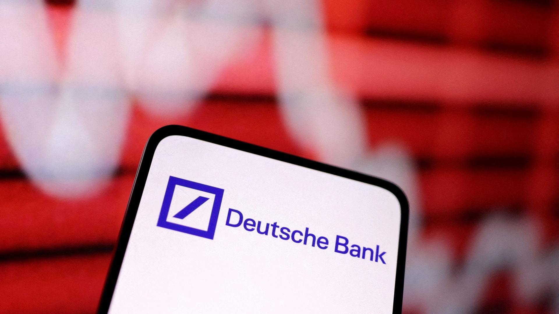 Un móvil con la aplicación del Deutsche Bank