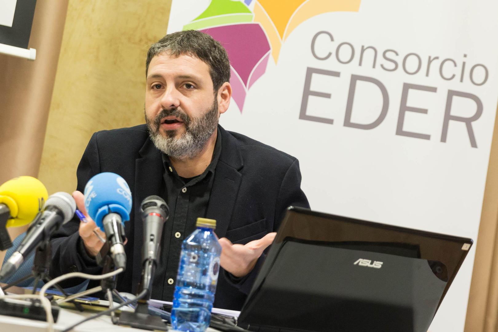 A: BLANCA ALDANONDO
F: 24/01/2019
P: PEDRO BLANCO ARIZA, PERIODISTA QUE HA LLEVADO LA GESTION DEL PLAN DE COMUNICACION
L: TUDELA
T: PRESENTACION DEL LOGO MAS VOTADO PARA REPRESENTAR LA IMAGEN DE MARCA TURISTICA DE LA RIBERA