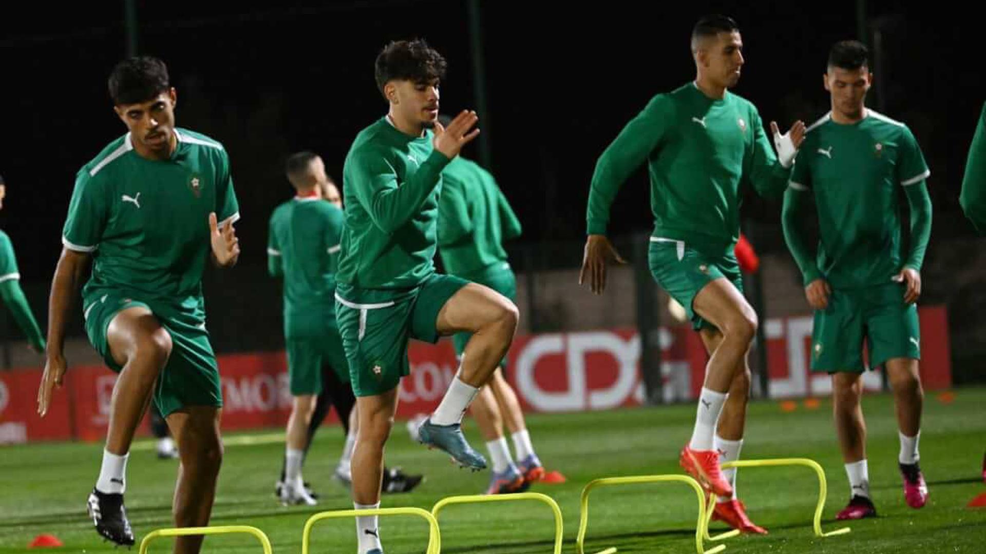 Abde, entrenando con la selección de Marruecos por la noche