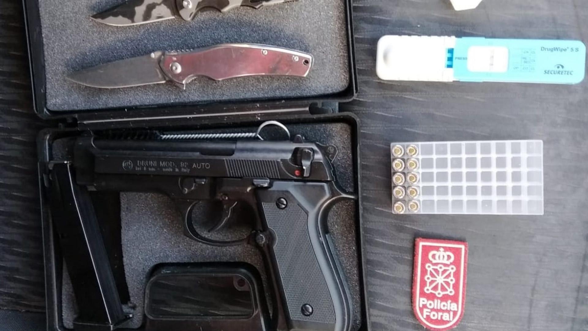 Arma simulada intervenida en Galar