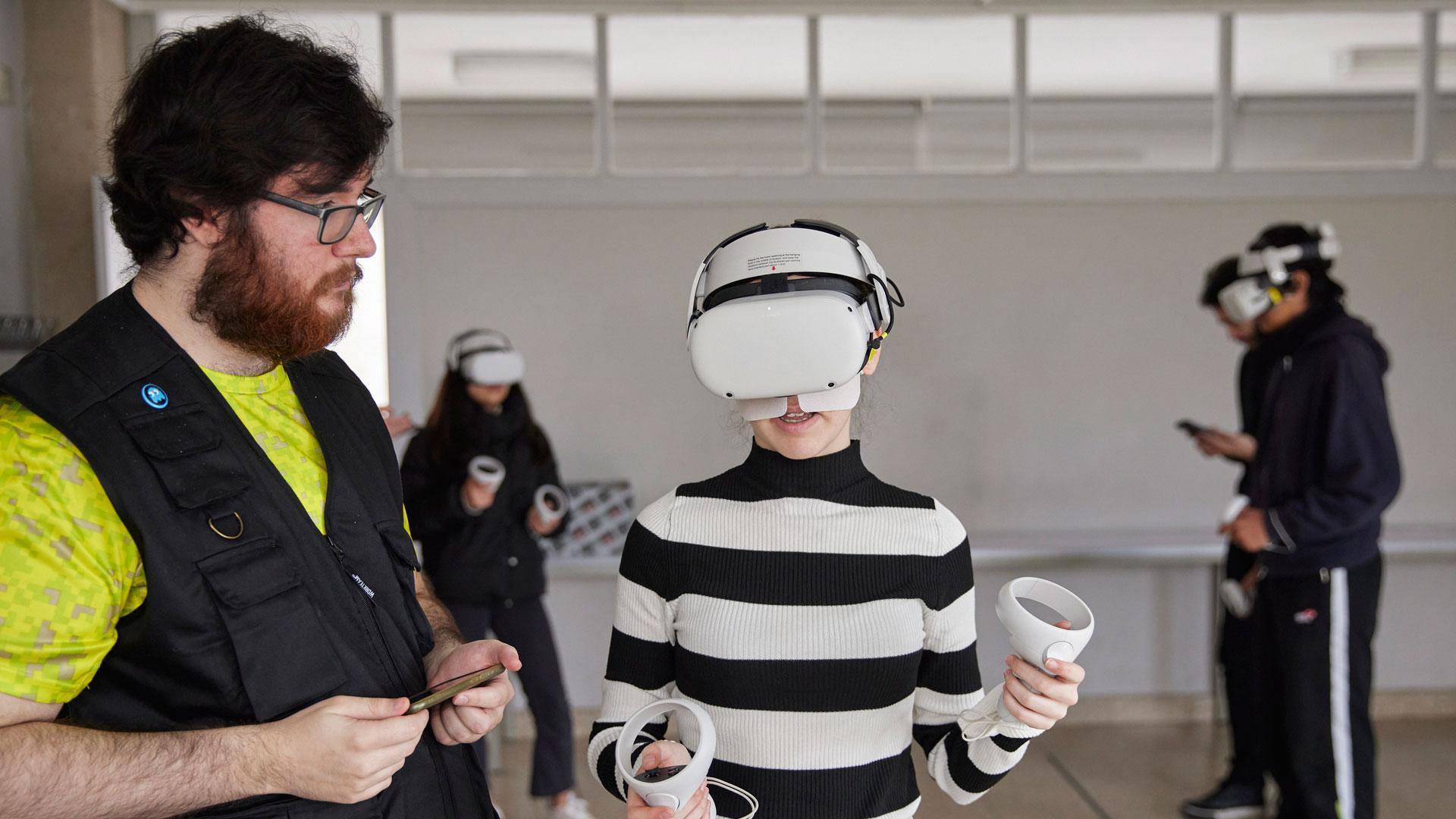 Una actividad con realidad virtual en la Casa de la Juventud de Pamplona