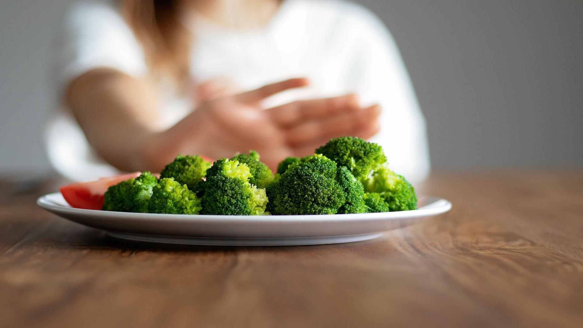 Quienes sufren un trastorno restrictivo se caracterizan por elegir específica y estrictamente ciertos alimentos, guiados sobre todo por sus características sensoriales (color, forma y, especialmente, textura)