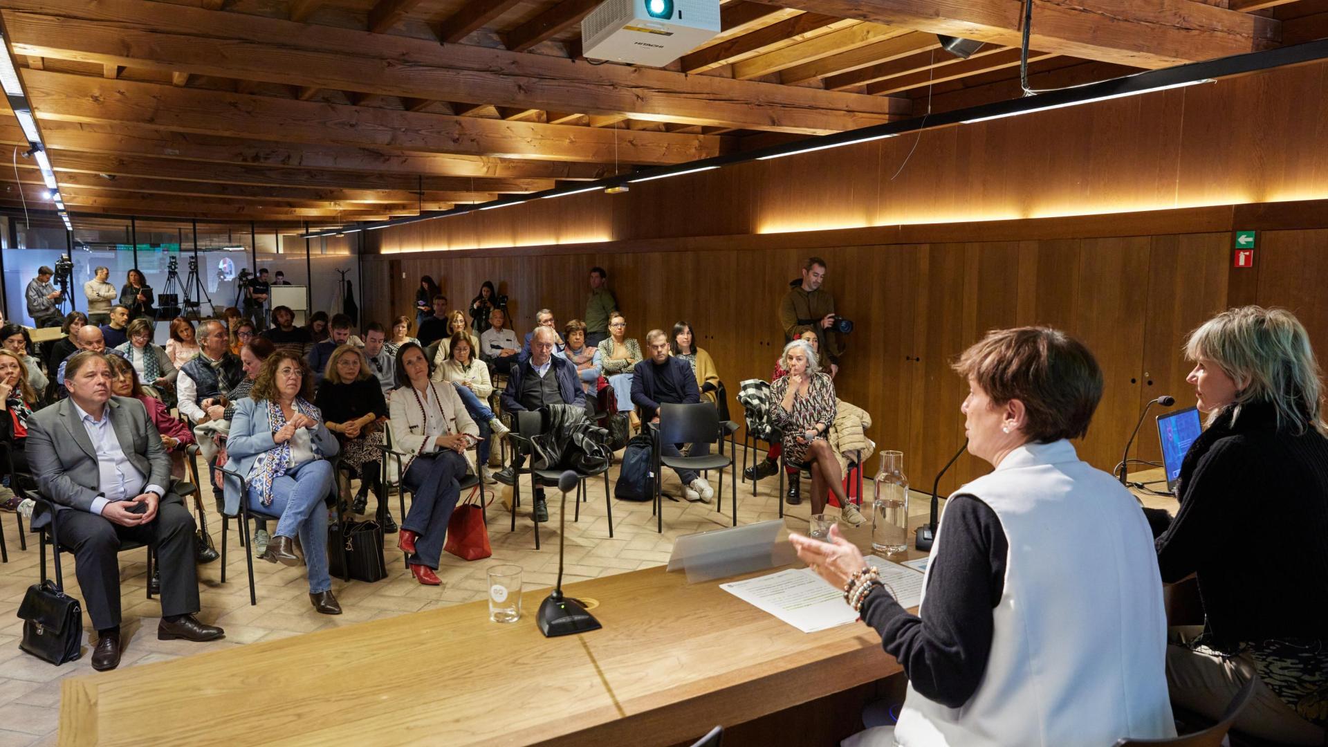 Ana Elizalde y Maitane Ezkutari iniciaron el proceso de participación de 'Pamplona SF365', este martes en Condestable.