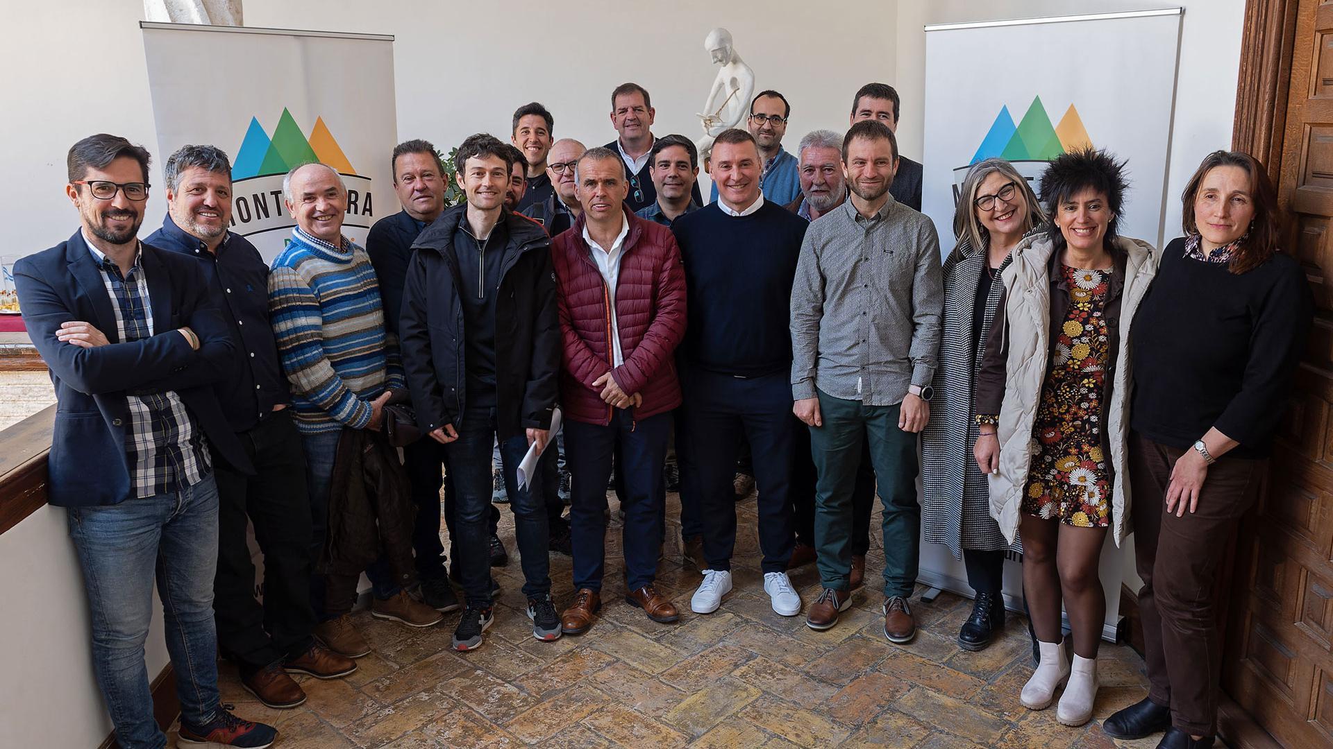 Representantes municipales, de la agencia de desarrollo local Teder y del Consorcio Turístico de Tierra Estella en la presentación