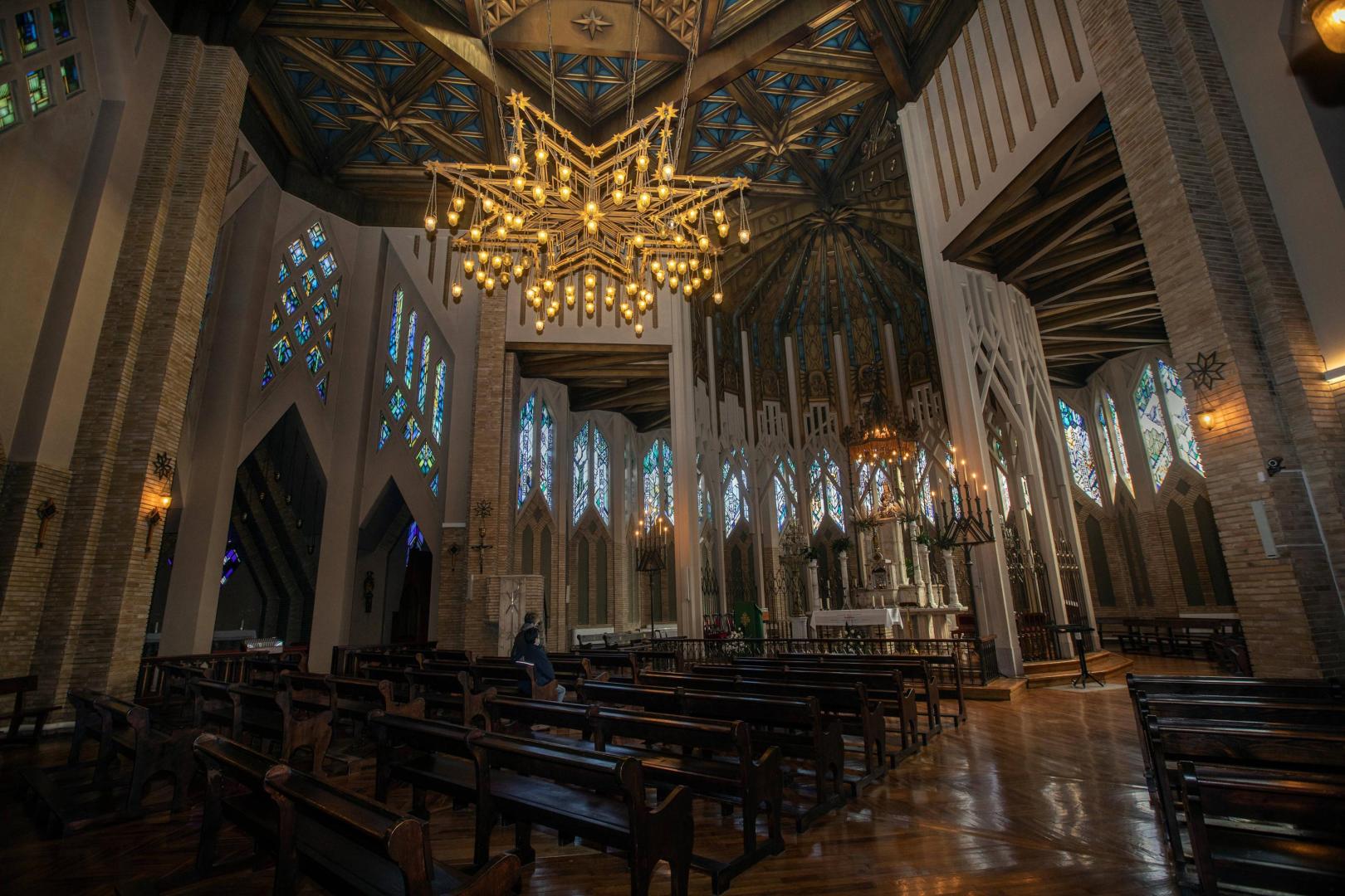 Interior de la Basílica del Puy.