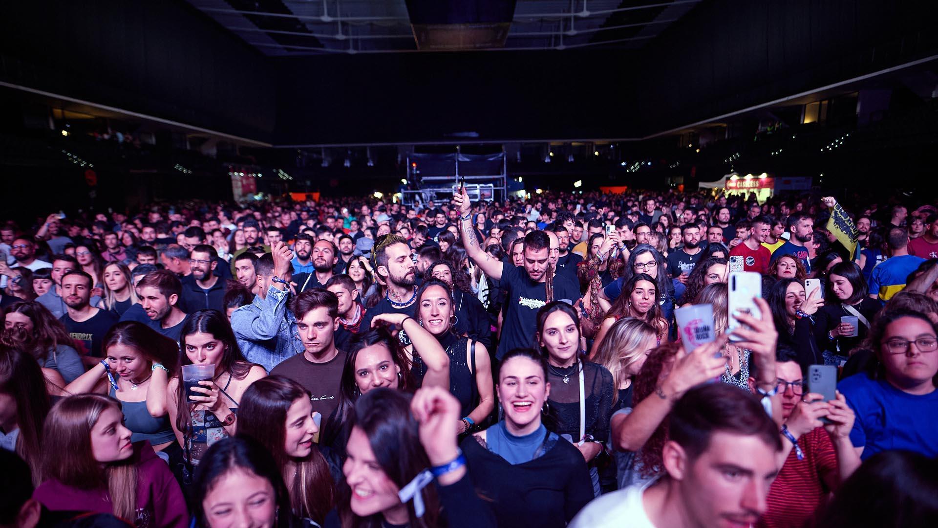 Fotos de la segunda jornada del Iruña Rock en el Navarra Arena.