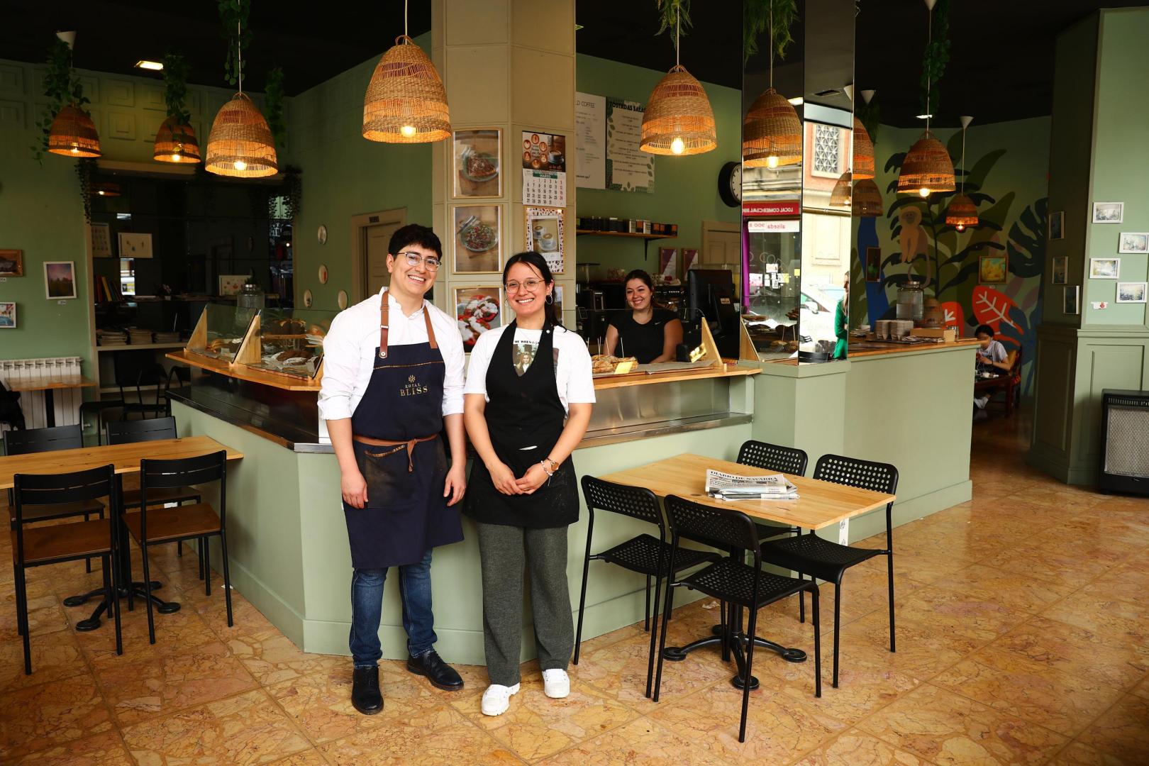 David Guachon y Bianka Salazar, en The Old Coffee, en la calle Bergamín