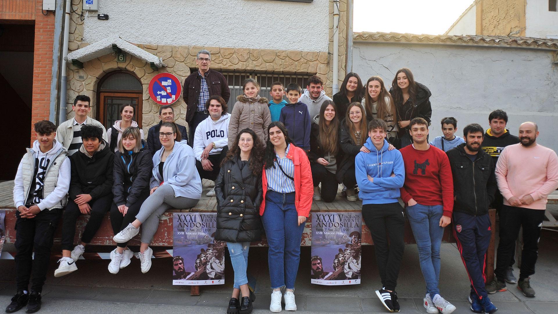 Gran parte del elenco se juntó el viernes por la tarde para el primero de los ensayos generales del Vía Crucis Viviente