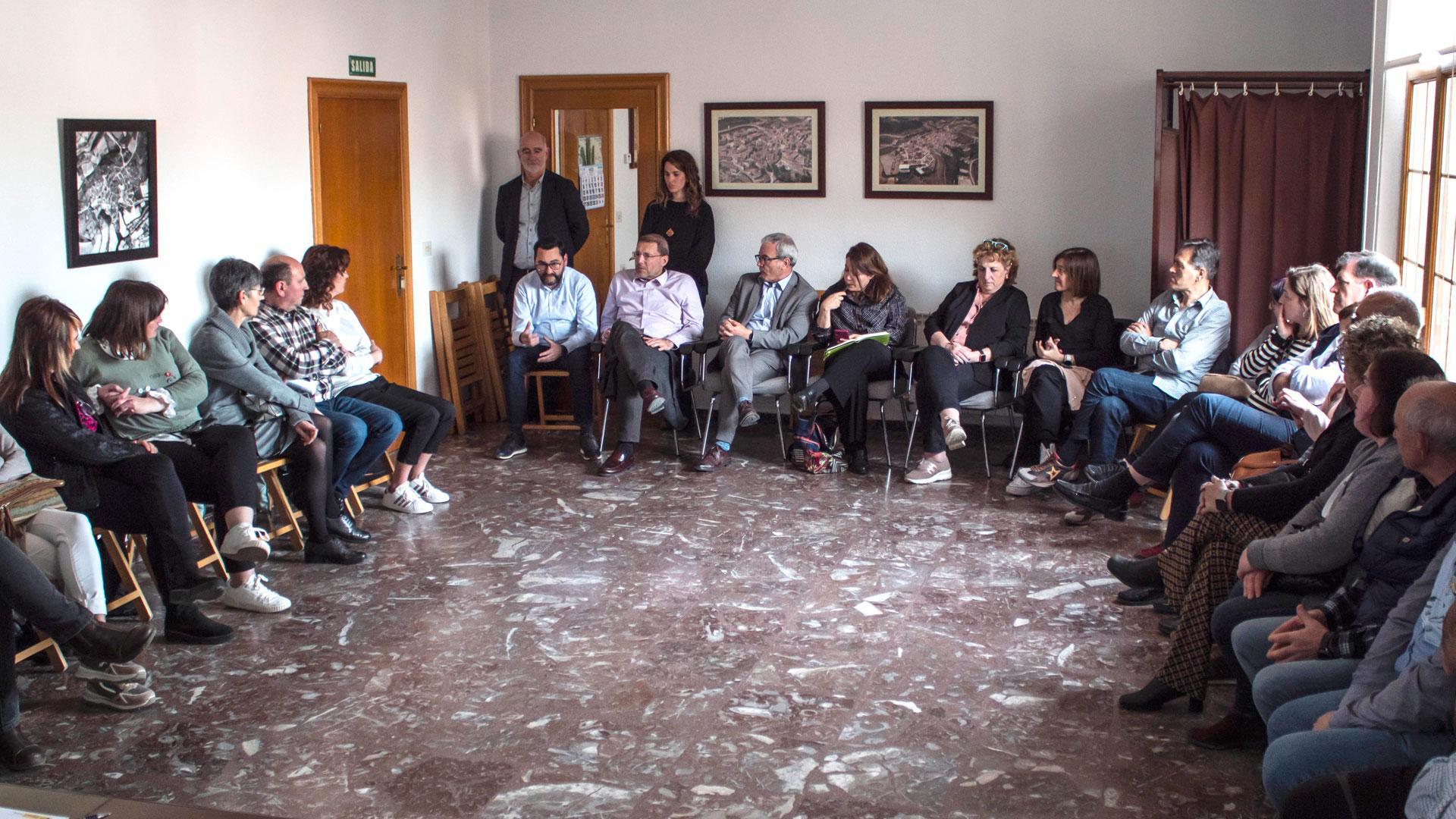 Reunión del grupo de trabajo del proyecto contra la despoblación 'Tejiendo caminos en la Sierra de Codés' celebrada en Bargota