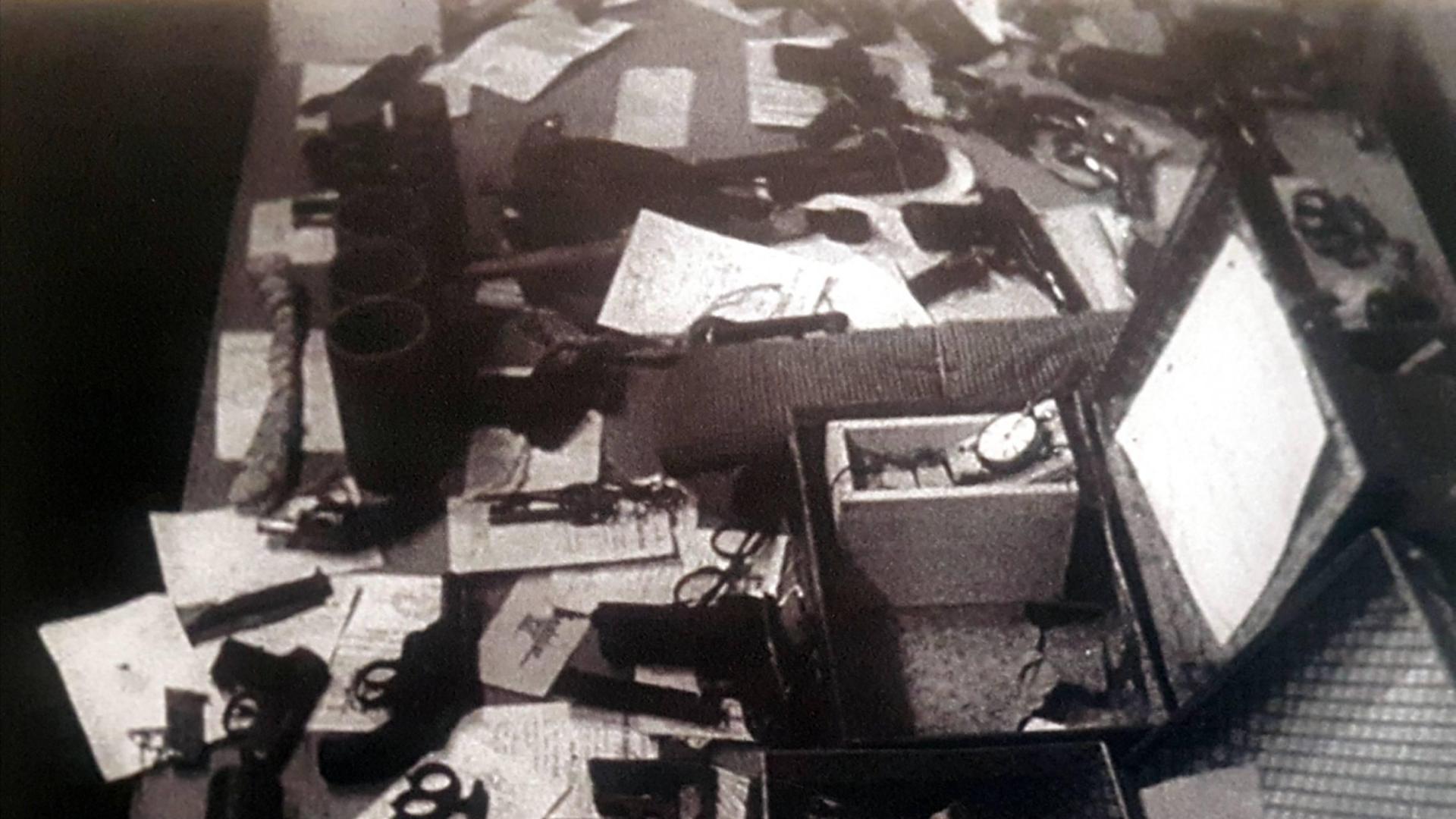 Fotografía de las armas y explosivos confiscados al grupo de la Resistencia dirigido por los hermanos Miret y las hermanas Úriz que se exhibe en el Museo de la Liberación de París