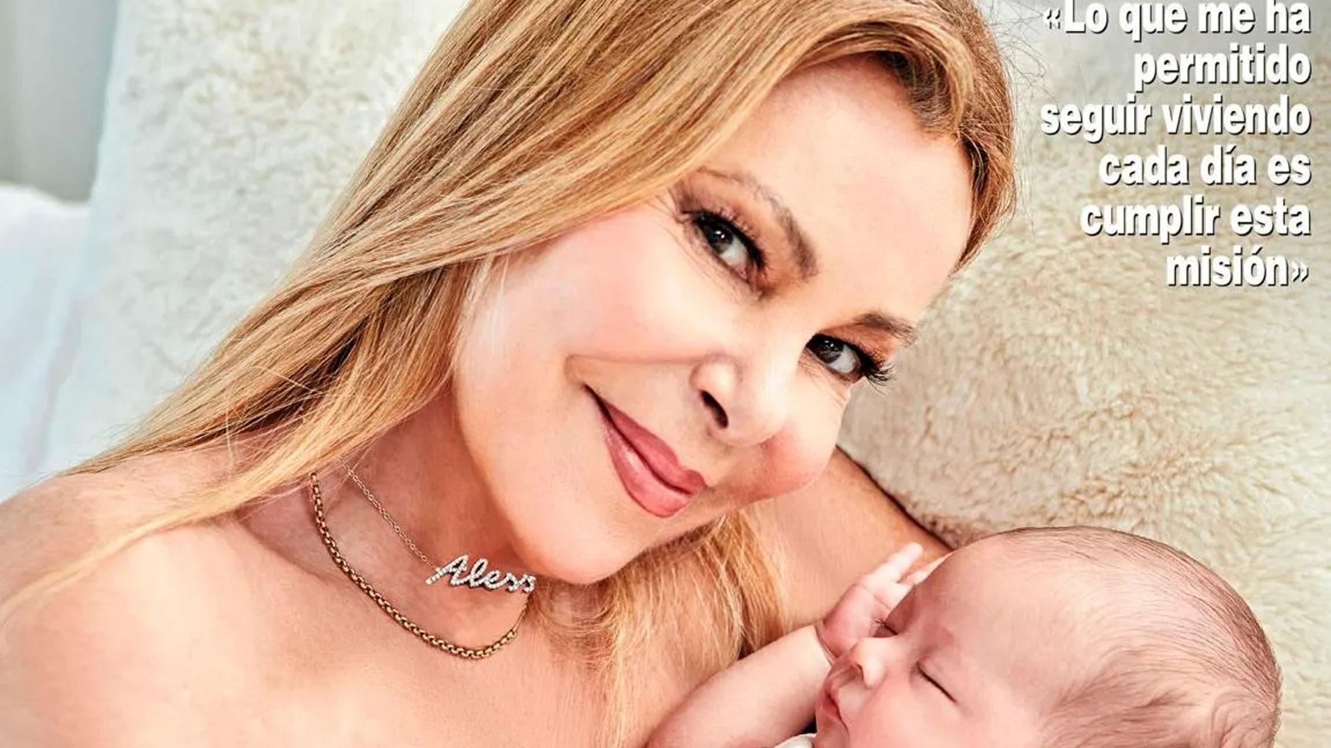 Ana Obregón posa en la portada de la revista ¡Hola! con su nieta Ana Sandra