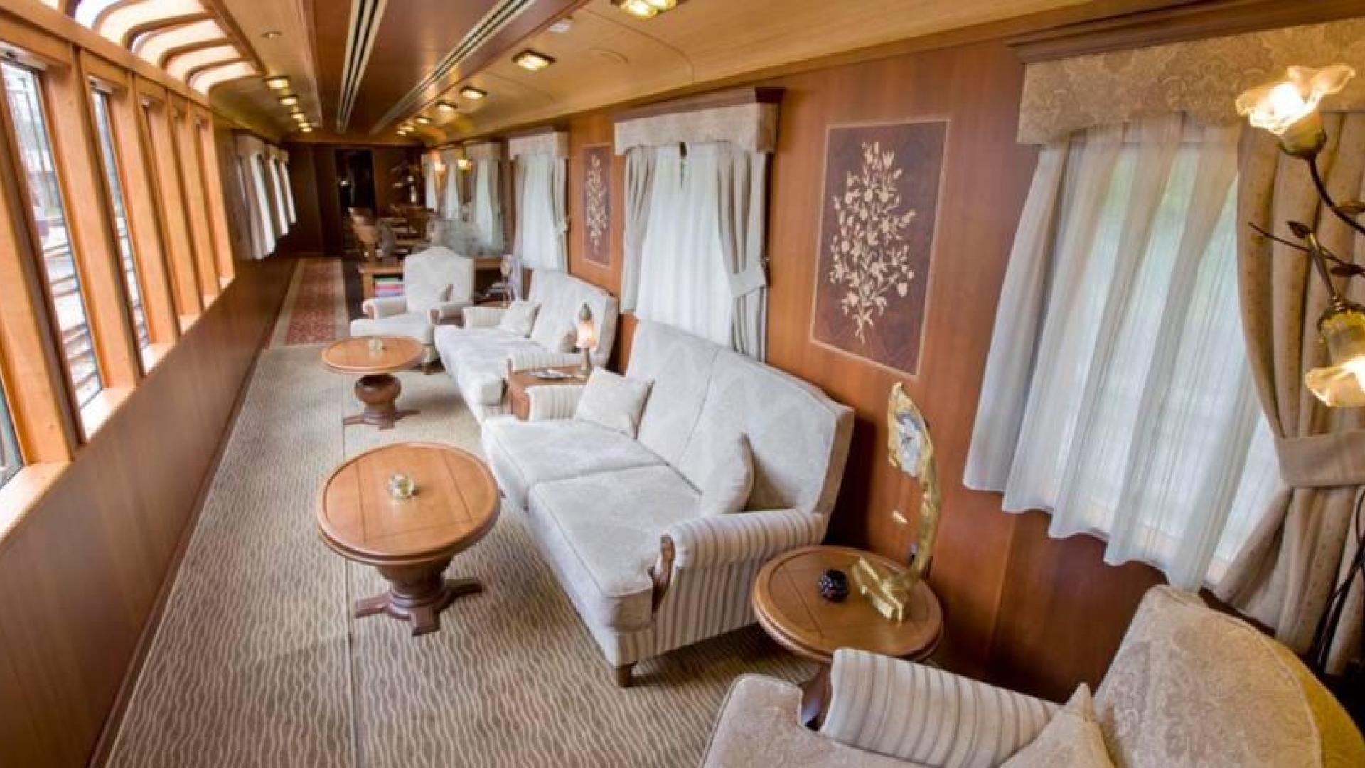Coche salón del tren Transcantábrico