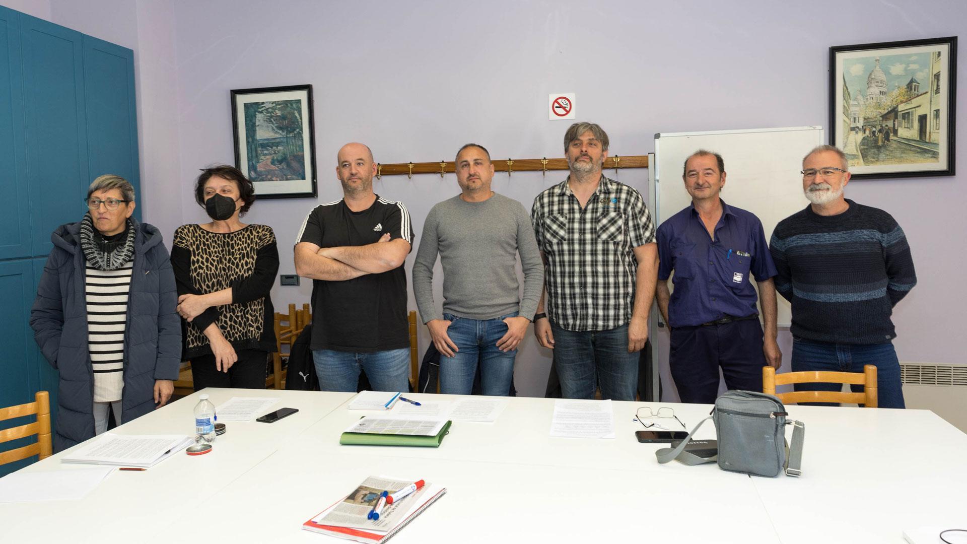 De izda. a dcha., Toña Gracia (Solidari), Ana José Martínez (UGT), Francisco Javier Arriazu (CC OO), José Miguel Catalán (UGT), Daniel Martínez (LAB), Antonio Pérez (UGT) y Mikel Ziordia (ELA)