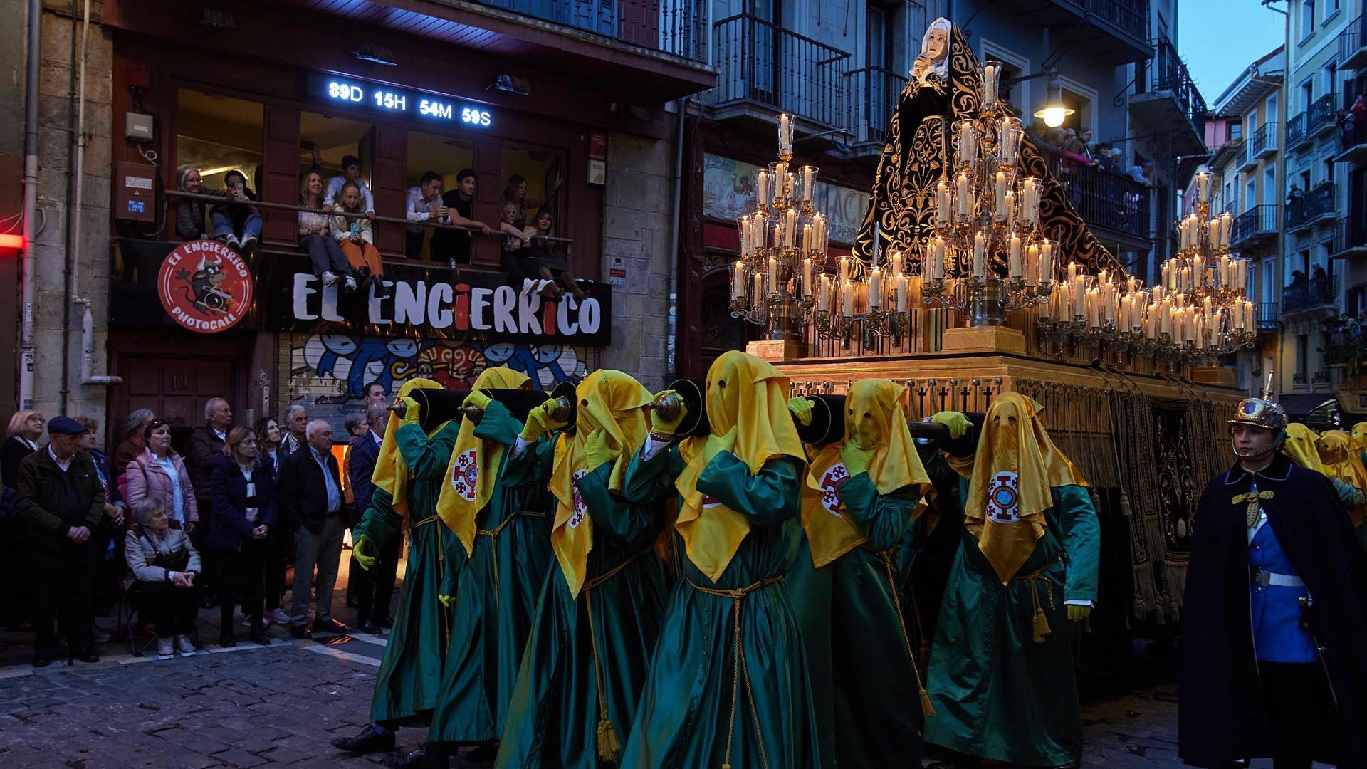 Procesión del Santo Entierro del Viernes Santo en Pamplona.