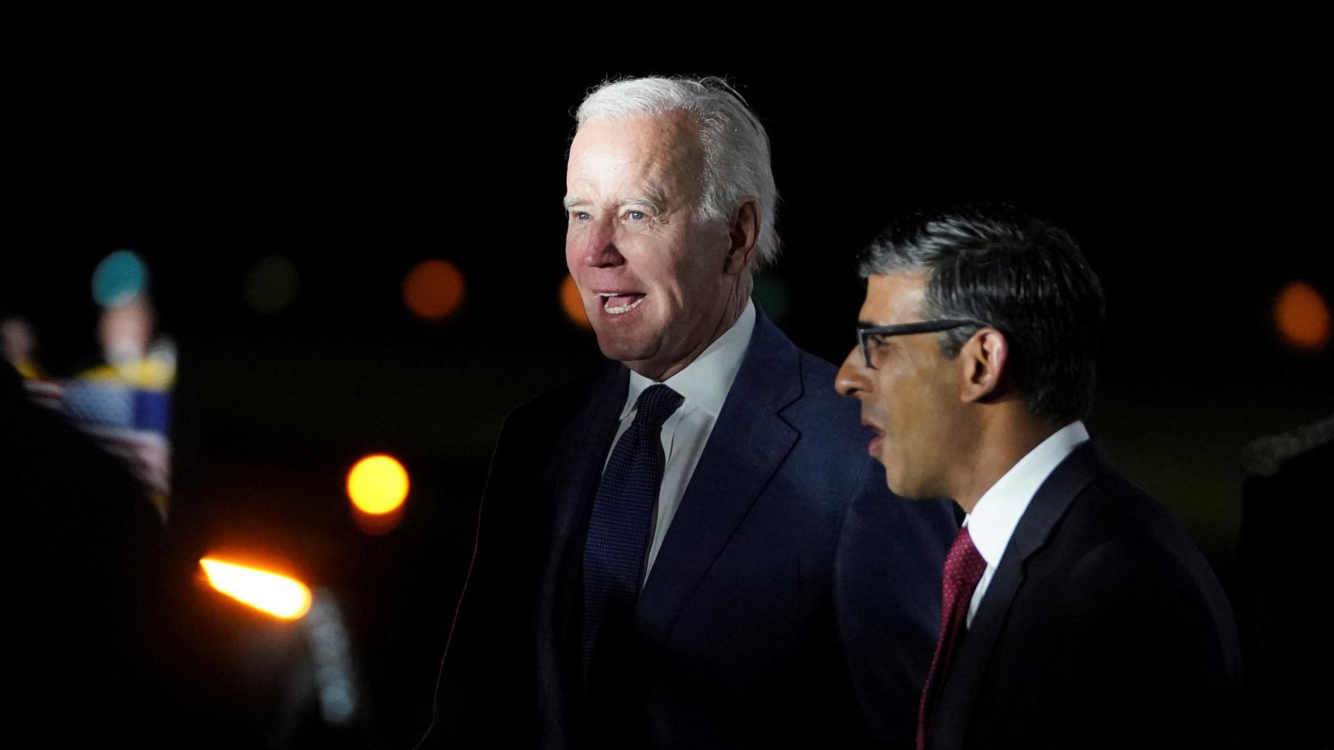 Joe Biden junto a Rishi Sunak, primer ministro británico