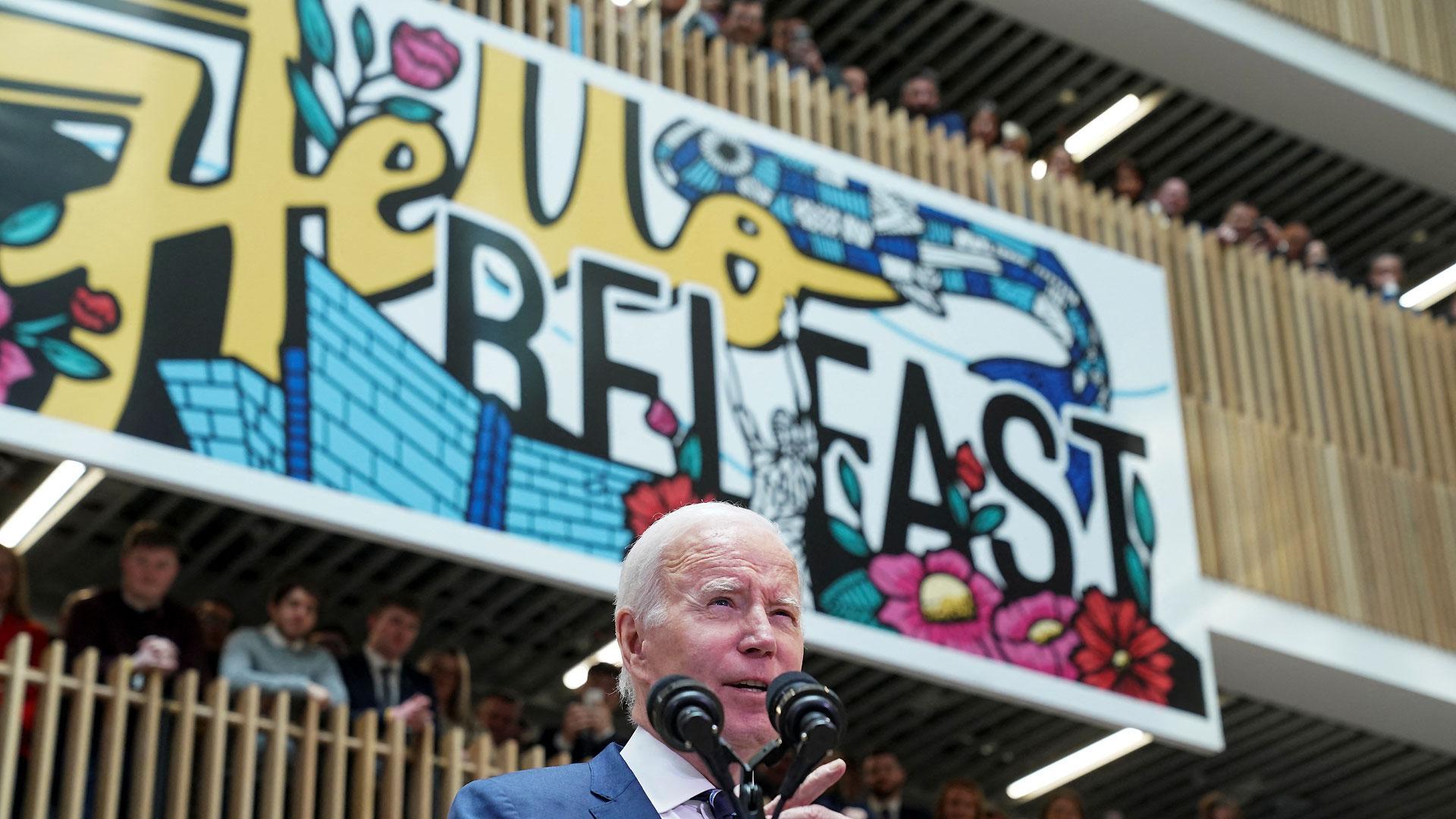 El presidente estadounidense, Joe Biden, pronuncia un discurso este miércoles en la Universidad del Ulster, en Belfast