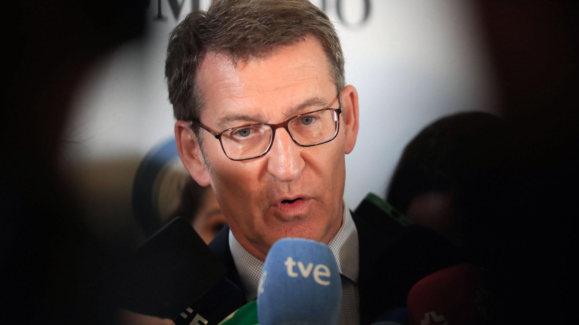 El presidente nacional del Partido Popular, Alberto Núñez Feijóo, atiende a la prensa en un encuentro organizado por El Mundo este jueves en Madrid