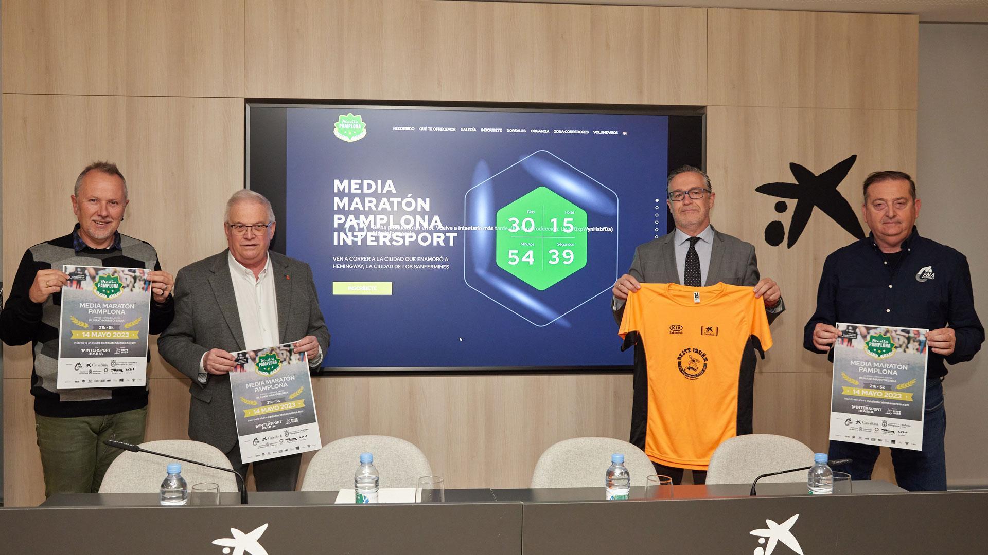 Imagen de los participantes en la presentación de la media maratón Ciudad de Pamplona