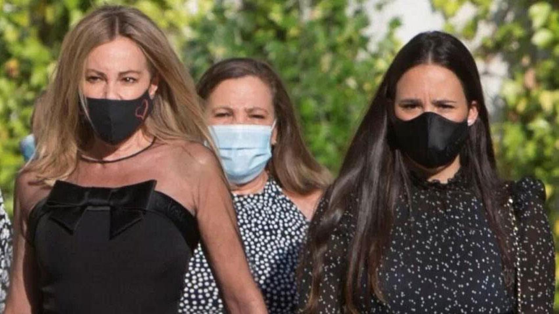 Ana Obregón y Carolina Monje, en una foto del funeral de Aless Lequio