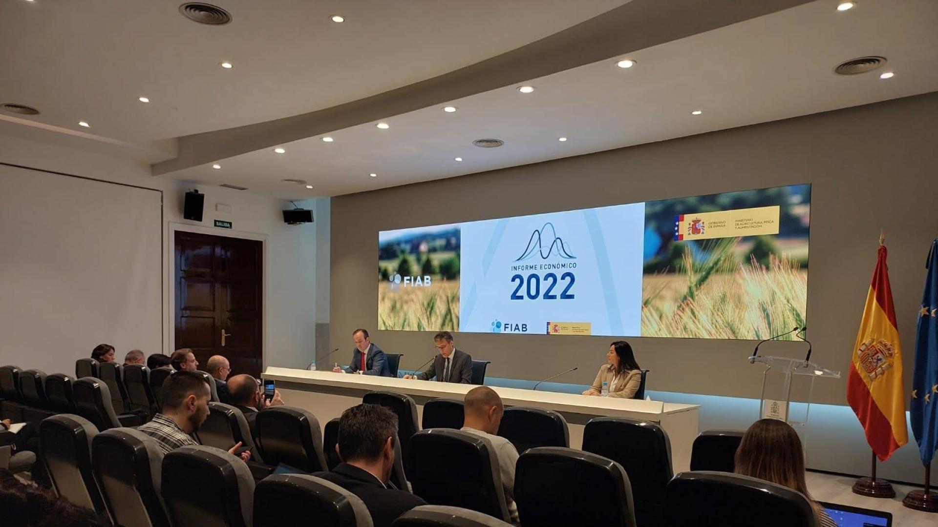 Momento de la rueda de prensa de los directivos de la Federación de Industrias Alimentarias y Bebidas