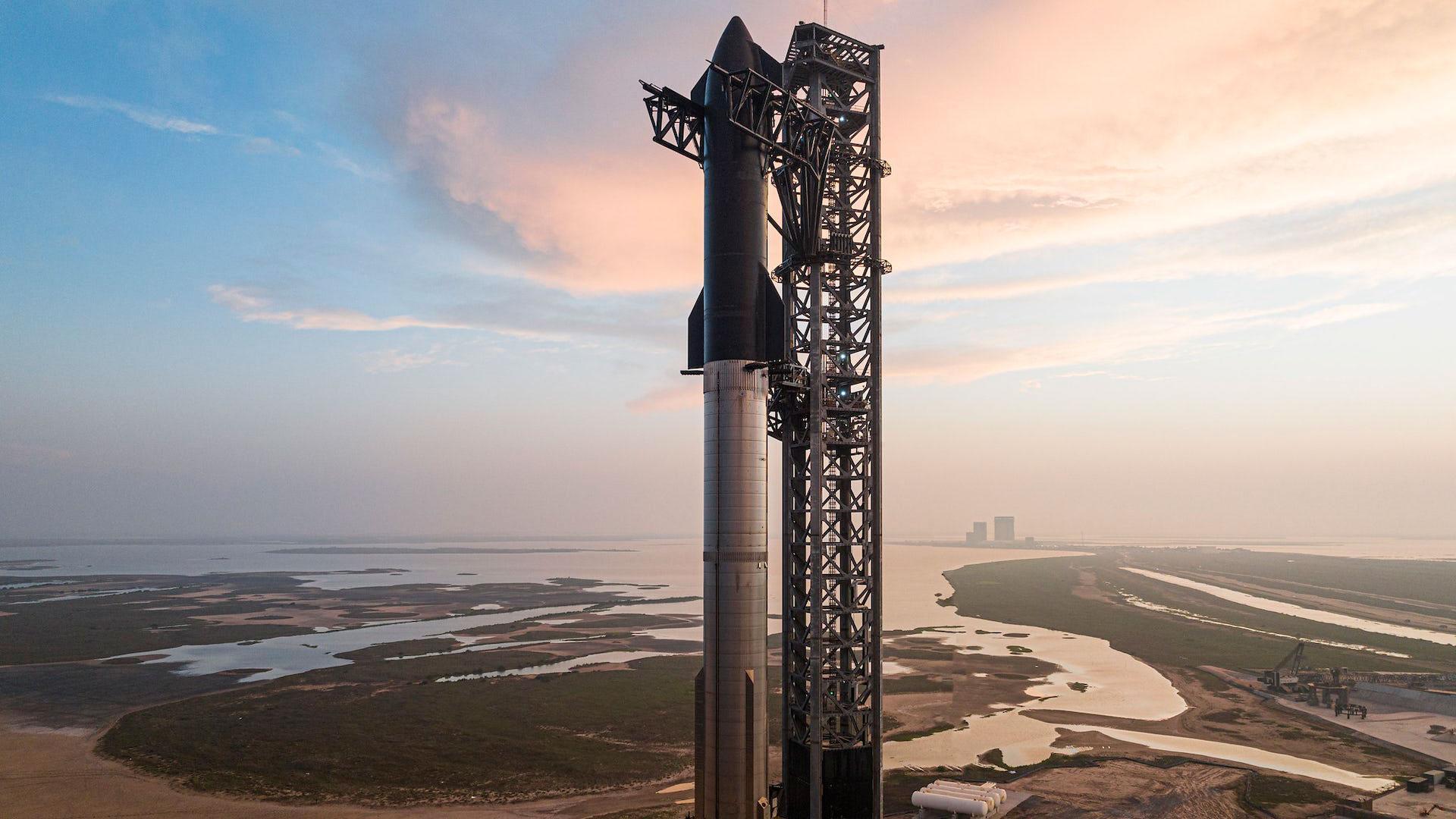La nave Starship y el cohete Super Heavy, listos para la prueba de vuelo orbital