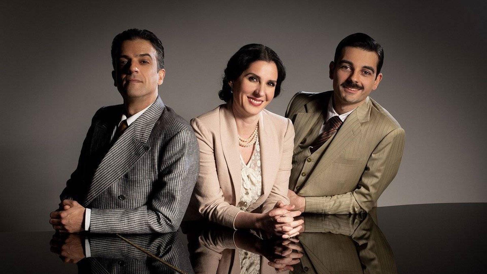 Diana Navarro, que interpreta a Concha Piquer, junto a Alejandro Vera (izda) que da vida a Lorca, y Avelino Piedad (dcha), como Rafael León