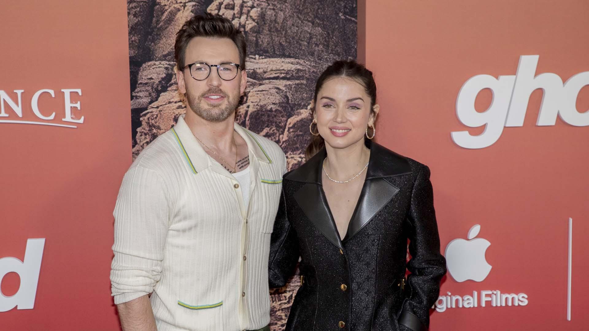 Chris Evans y Ana de Armas, en el estreno de 'Ghosted'