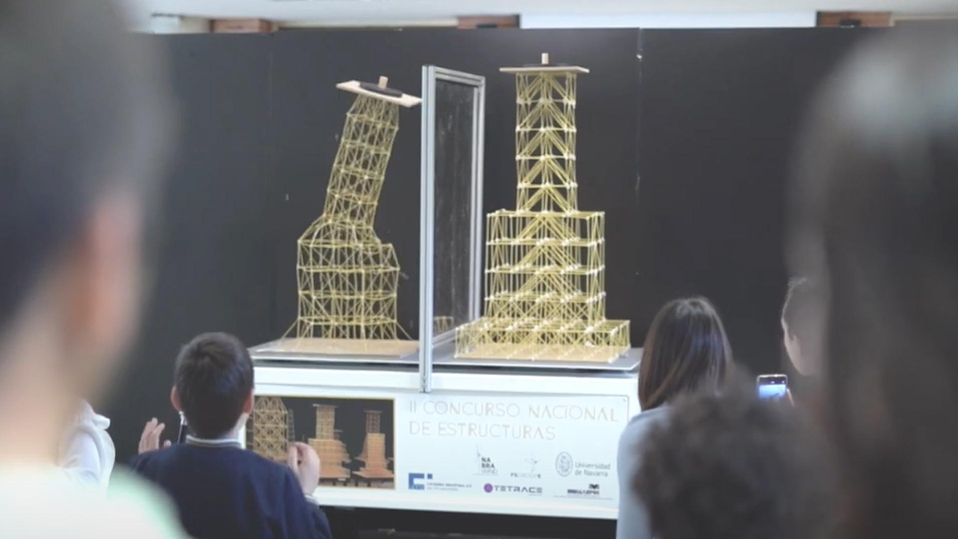 Un momento en el Concurso de Estructuras de Espaguetis