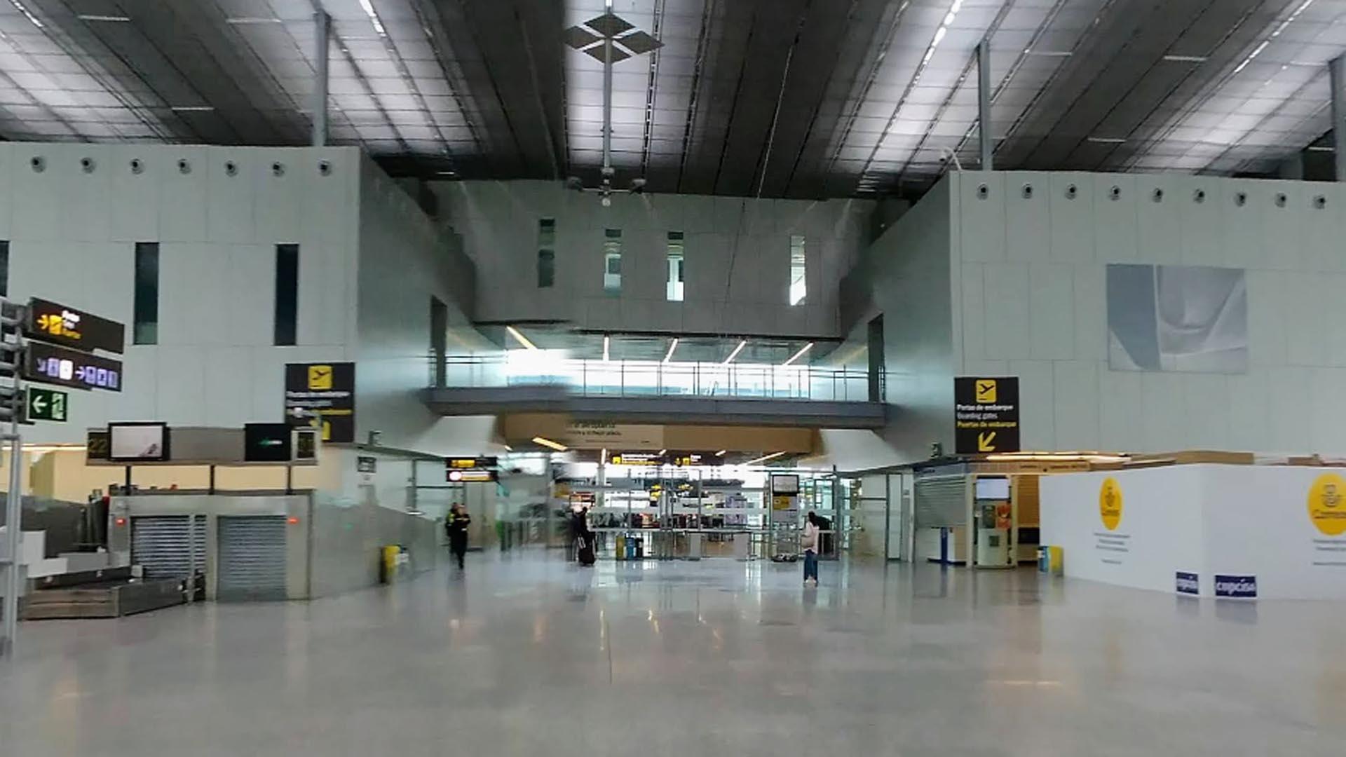 Interior del aeropuerto de Santiago de Compostela