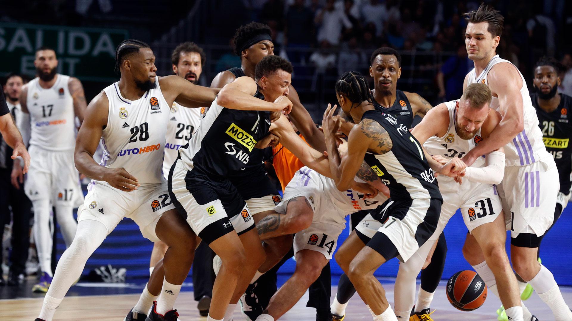 Pelea entre jugadores del Real Madrid y Partizan