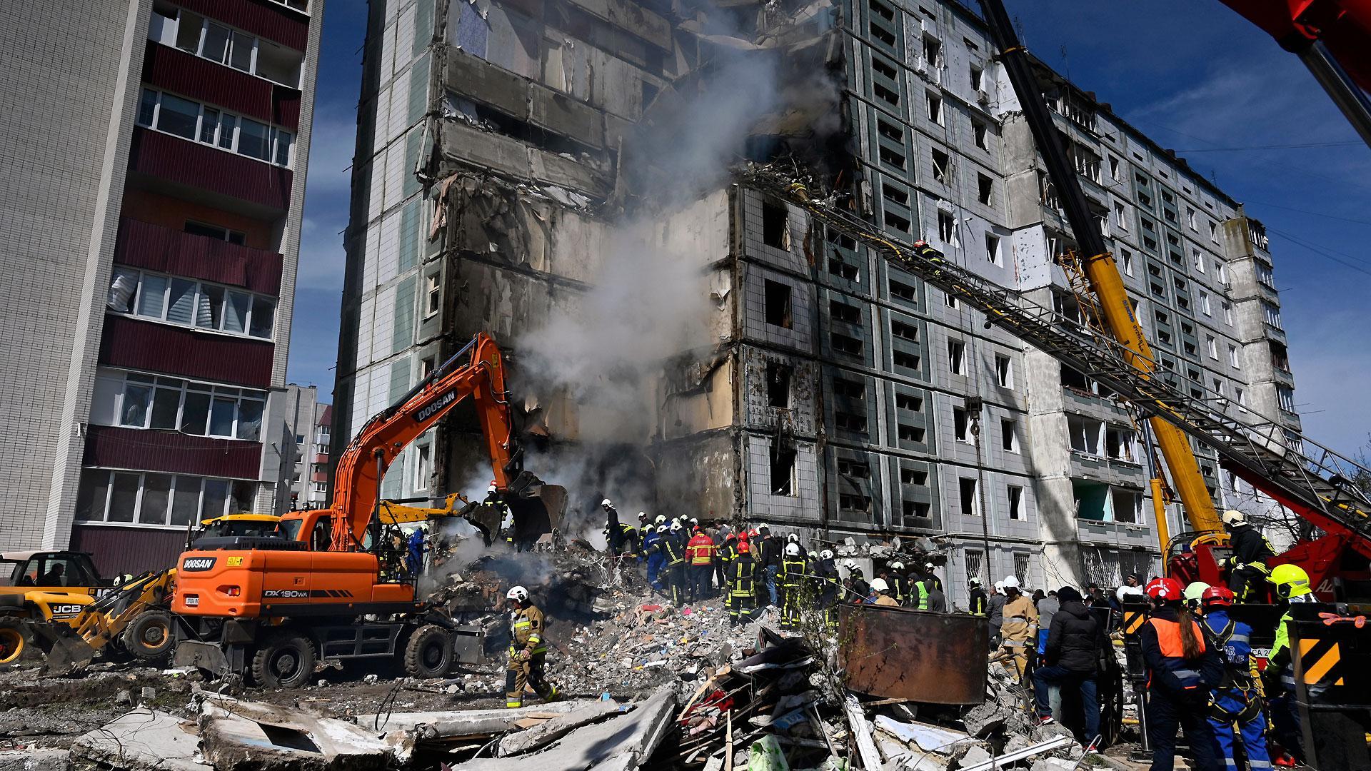 El ataque ruso en la ciudad de Umán causó daños en una decena de bloques de apartamentos