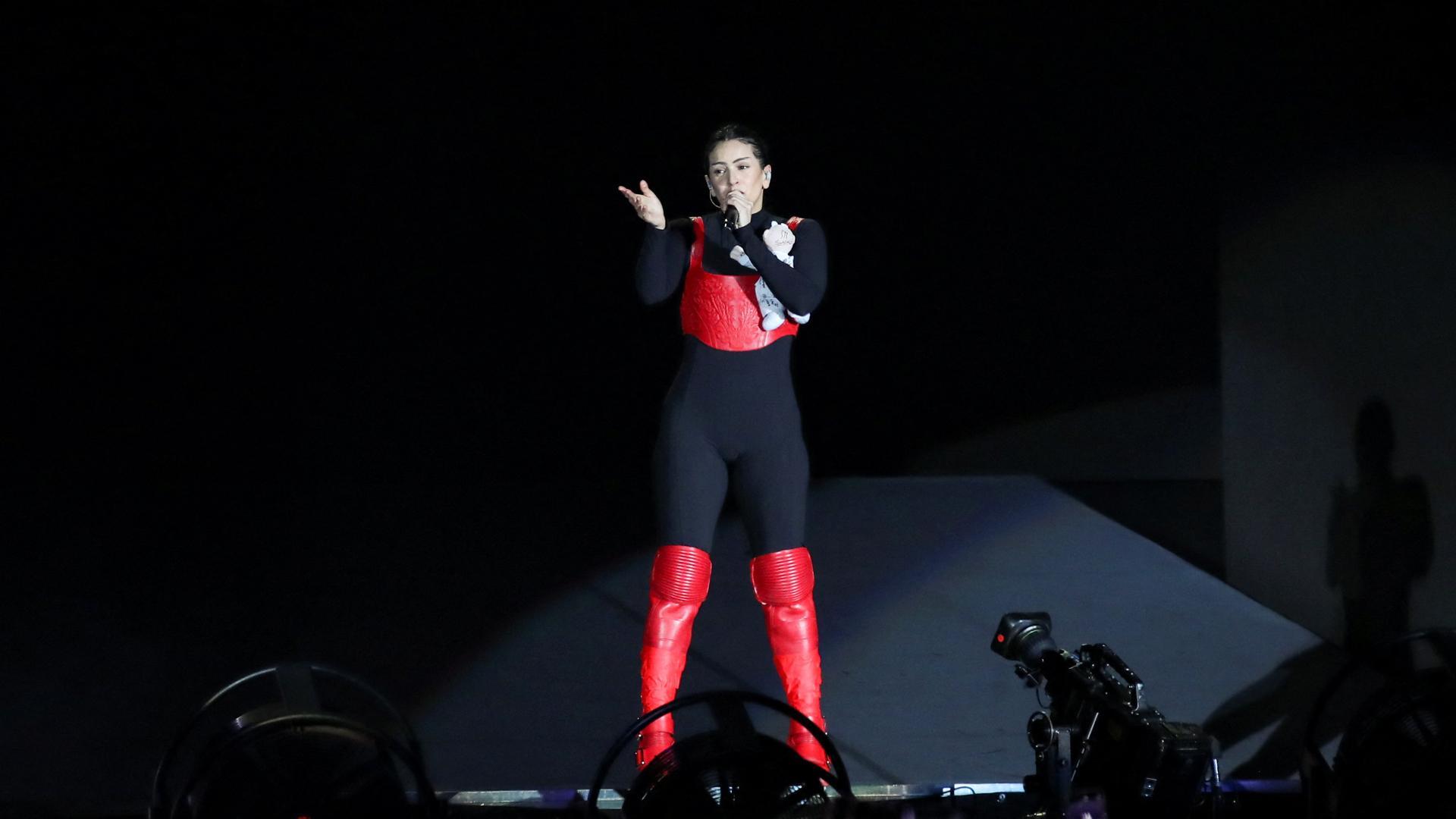 Rosalía, durante su actuación en la plaza del Zócalo
