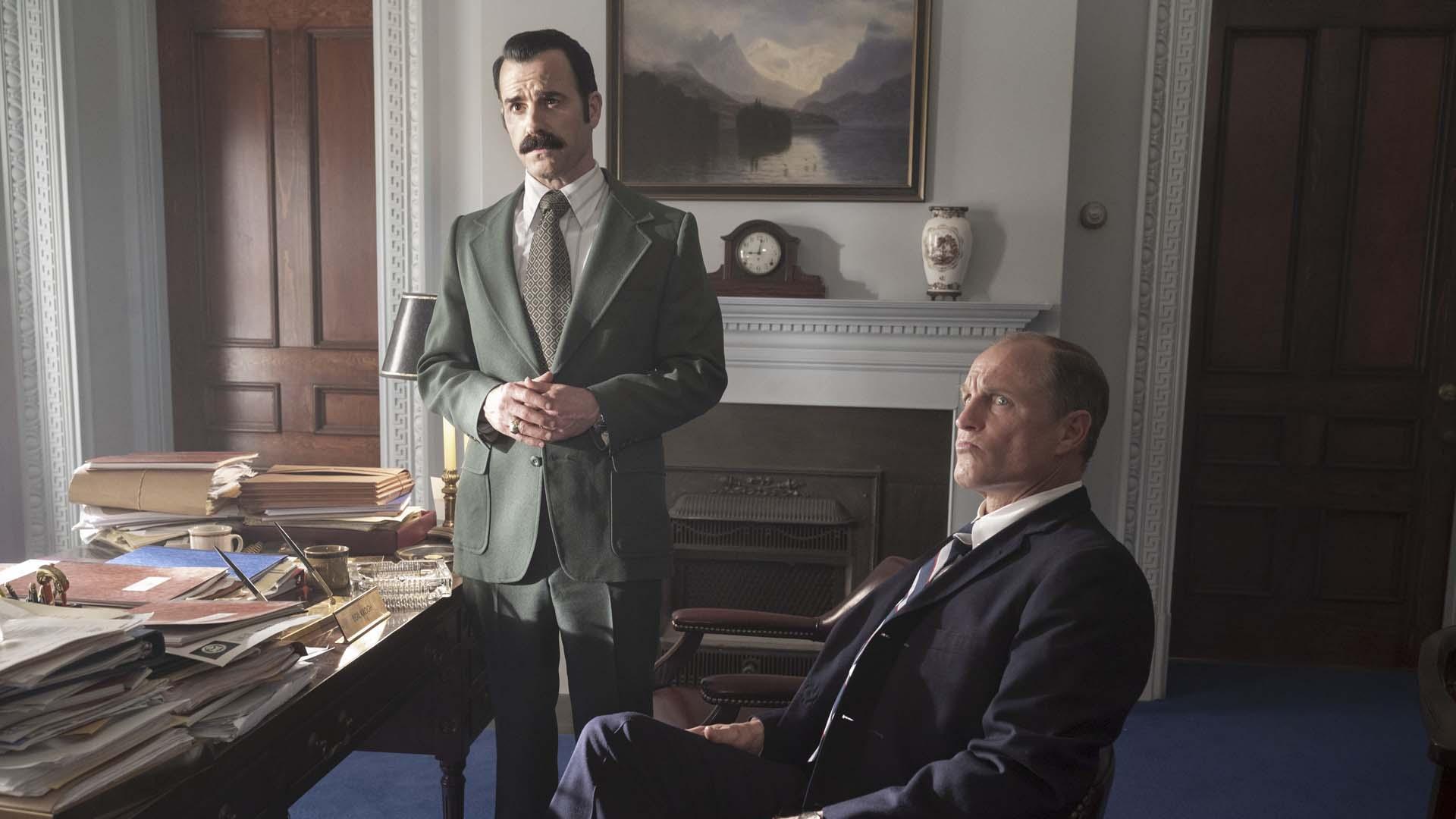 Los actores Woody Harrelson y Justin Theroux en una escena de la serie 'Los fontaneros de la Casa Blanca'