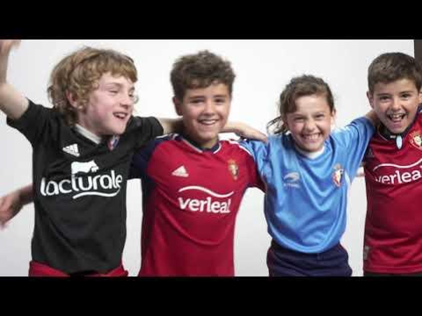 El Ayuntamiento de Pamplona ha comenzado a difundir los vídeos que 200 pamploneses y pamplonesas grabaron la semana pasada para animar a Osasuna en los días previos a la final de Copa frente al Real Madrid. Decenas de personas de todas las edades secundaron el llamamiento realizado por el Consistorio para grabar los mensajes de apoyo.