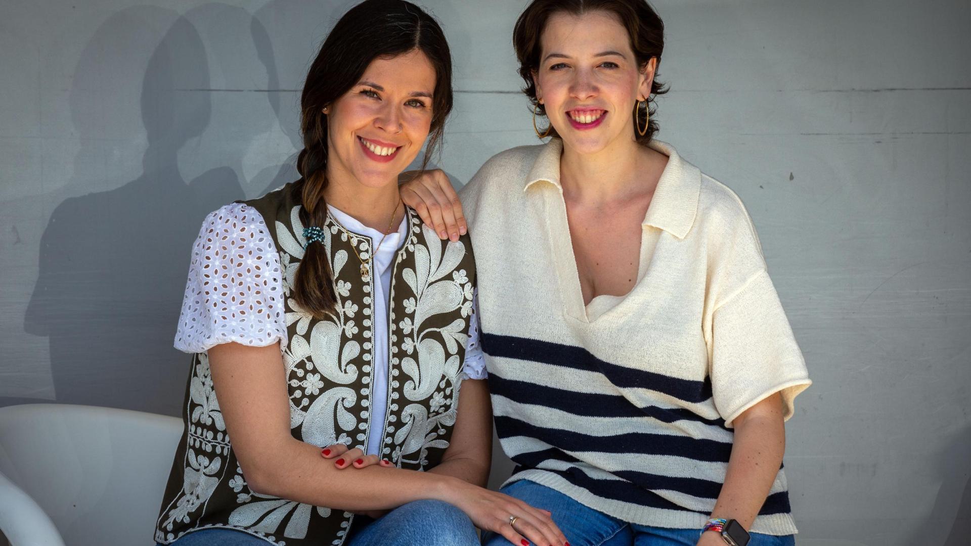 Paula Martínez Alfonso (izda) y Esther de la Rúa Rumí, vicepresidenta y presidenta de la Asociación Navarra de Matronas (Anama).