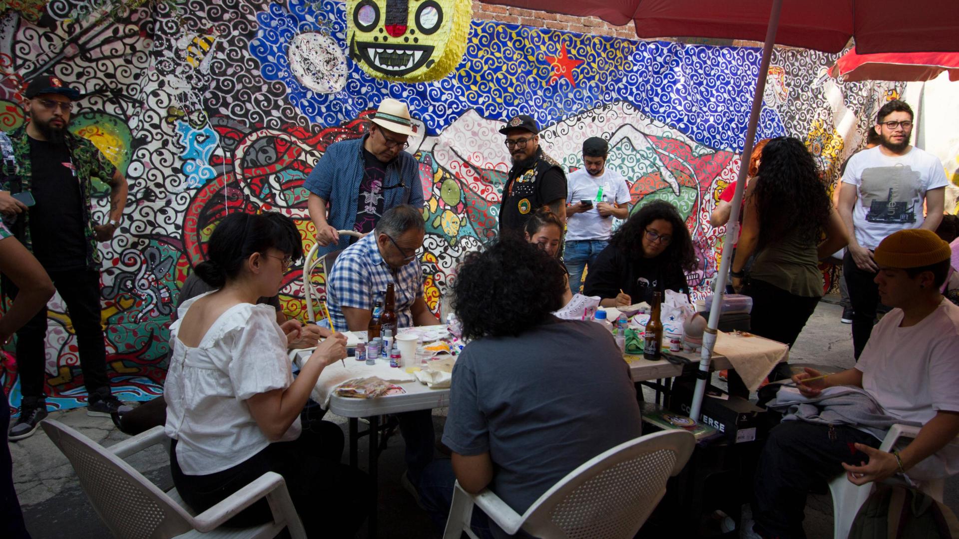 El mural Los dioses nacen de las flores, al fondo, en la celebración de despedida de México el pasado sábado