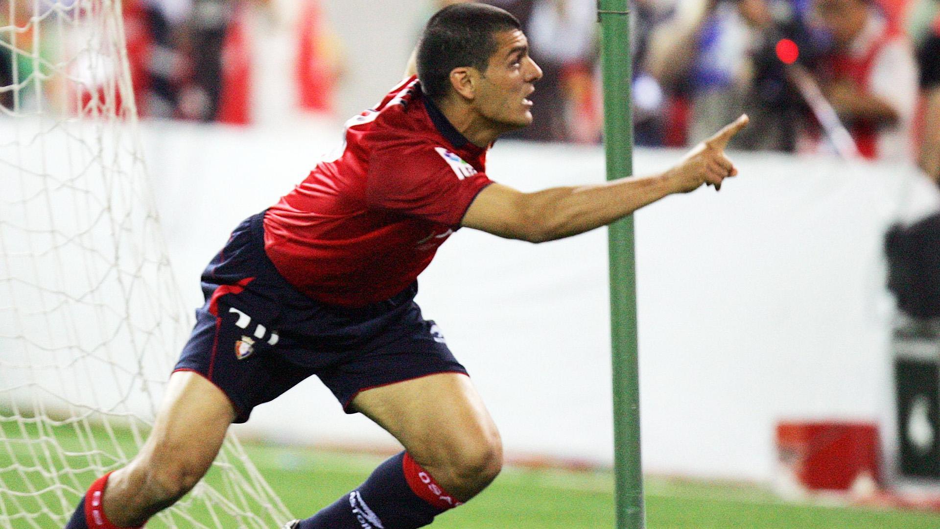 John Aloisi reacciona justo después del gol que llevaba a Osasuna a la prórroga en el partido frente al Betis, el 11 de junio de 2005