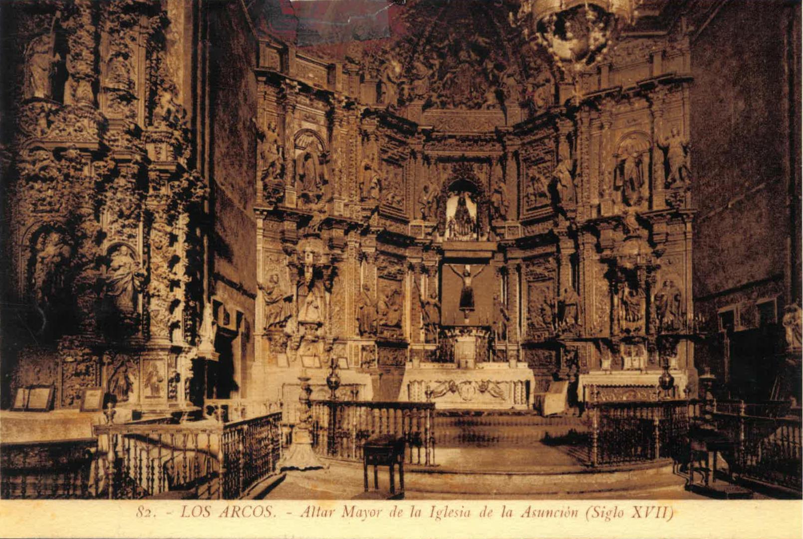 Postal de hace cien años con el presbiterio de la parroquia de Los Arcos y los enrejados