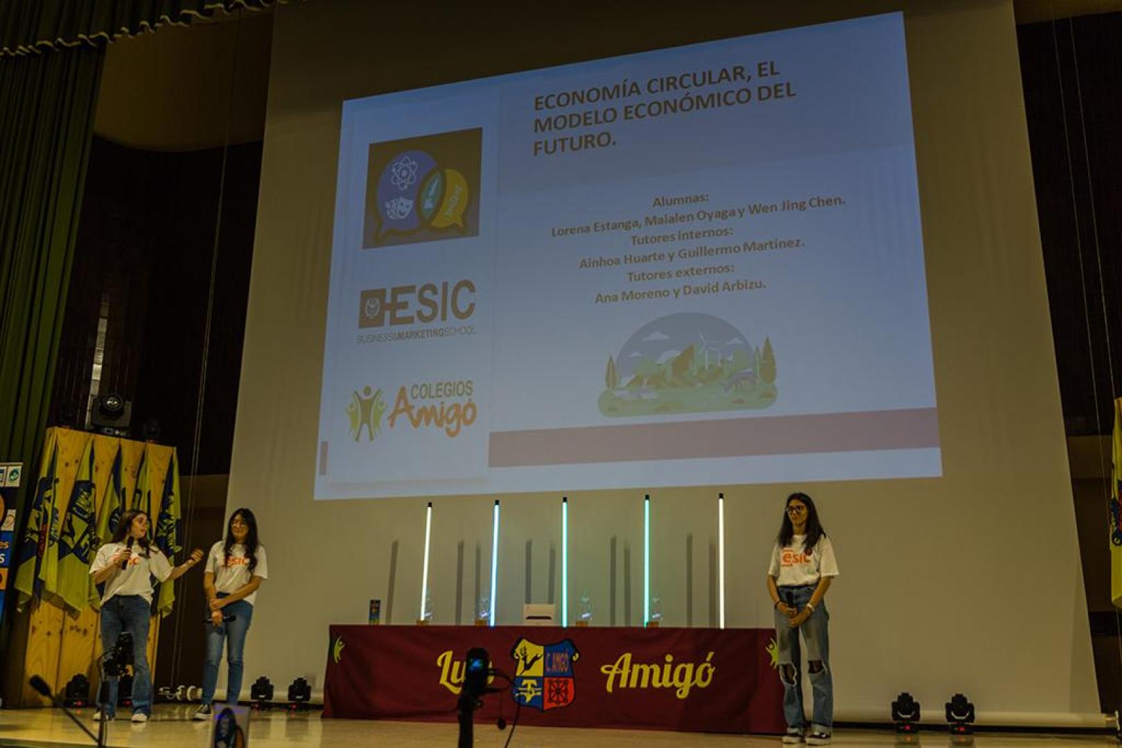 Uno de los momentos en los que los alumnos presentaron sus proyectos