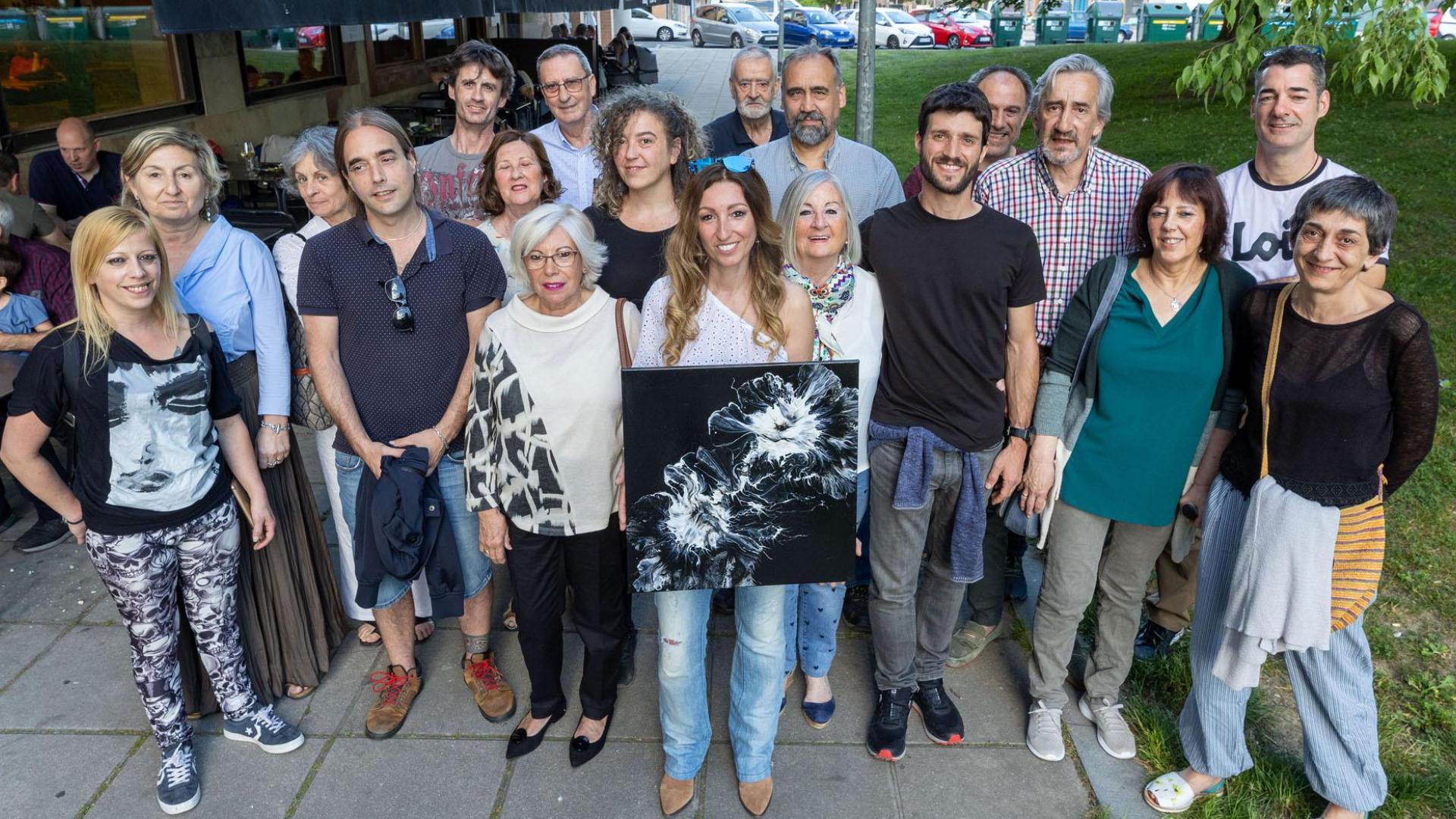 Inauguración de la muestra de pintura acrílica de Natalia Bellido, en el bar Pagoa de Pamplona