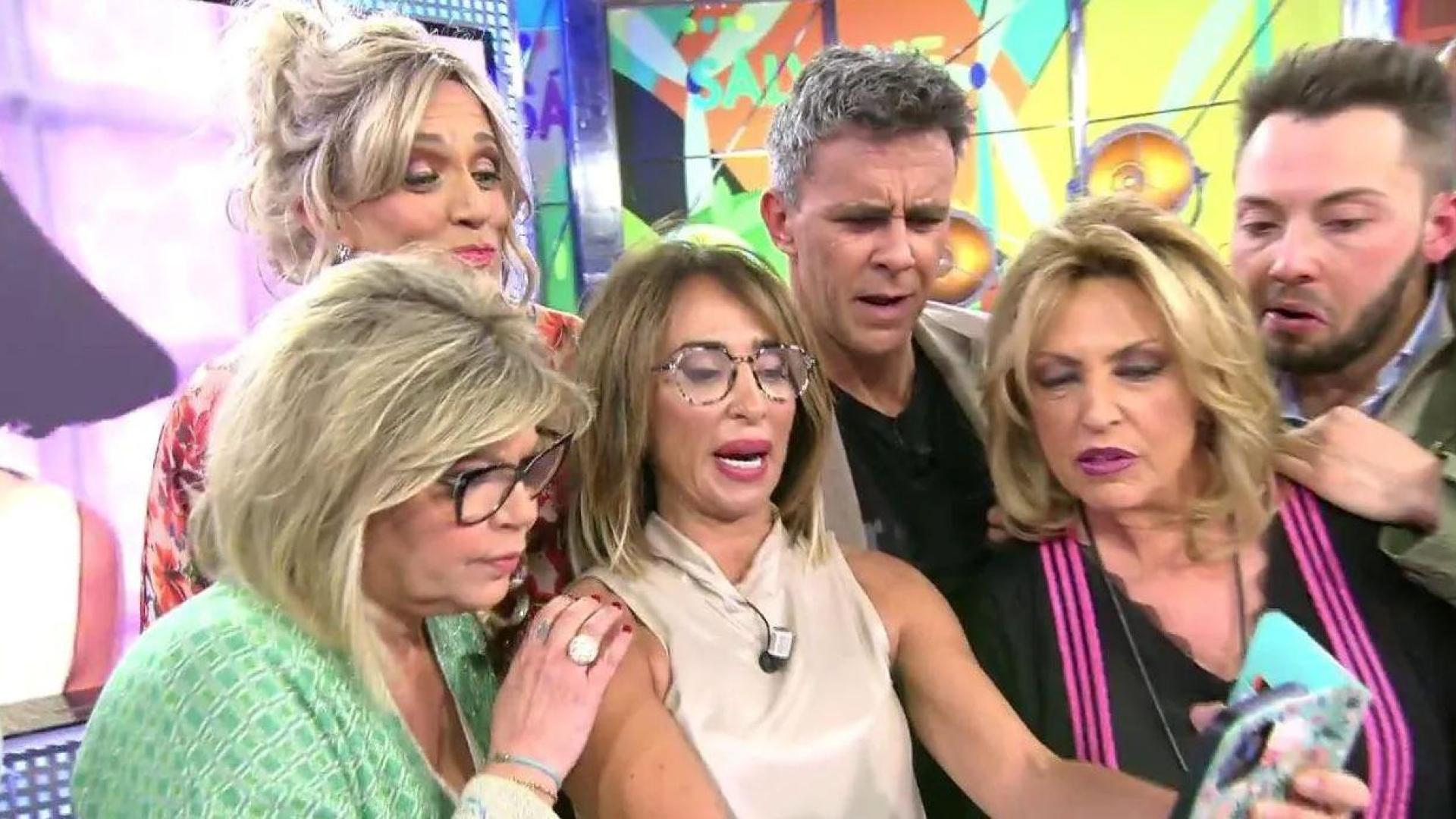 Un momento en uno de los programas de Sálvame, con algunos de los colaboradores del espacio