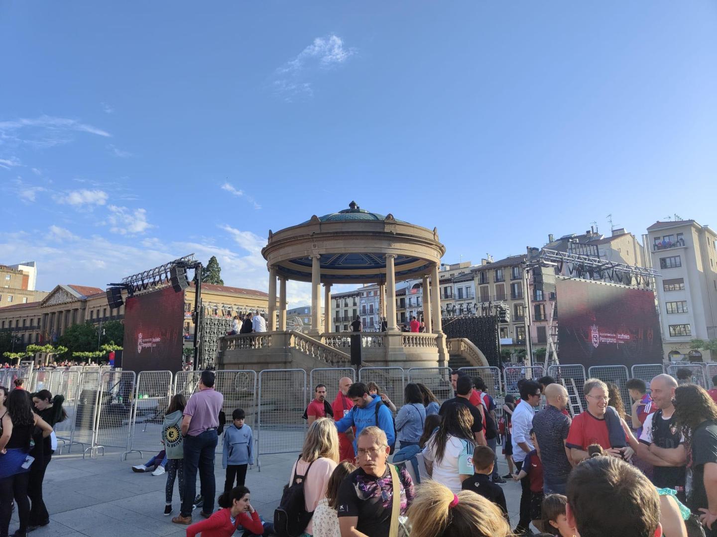 Pantallas en la Plaza del Castillo
