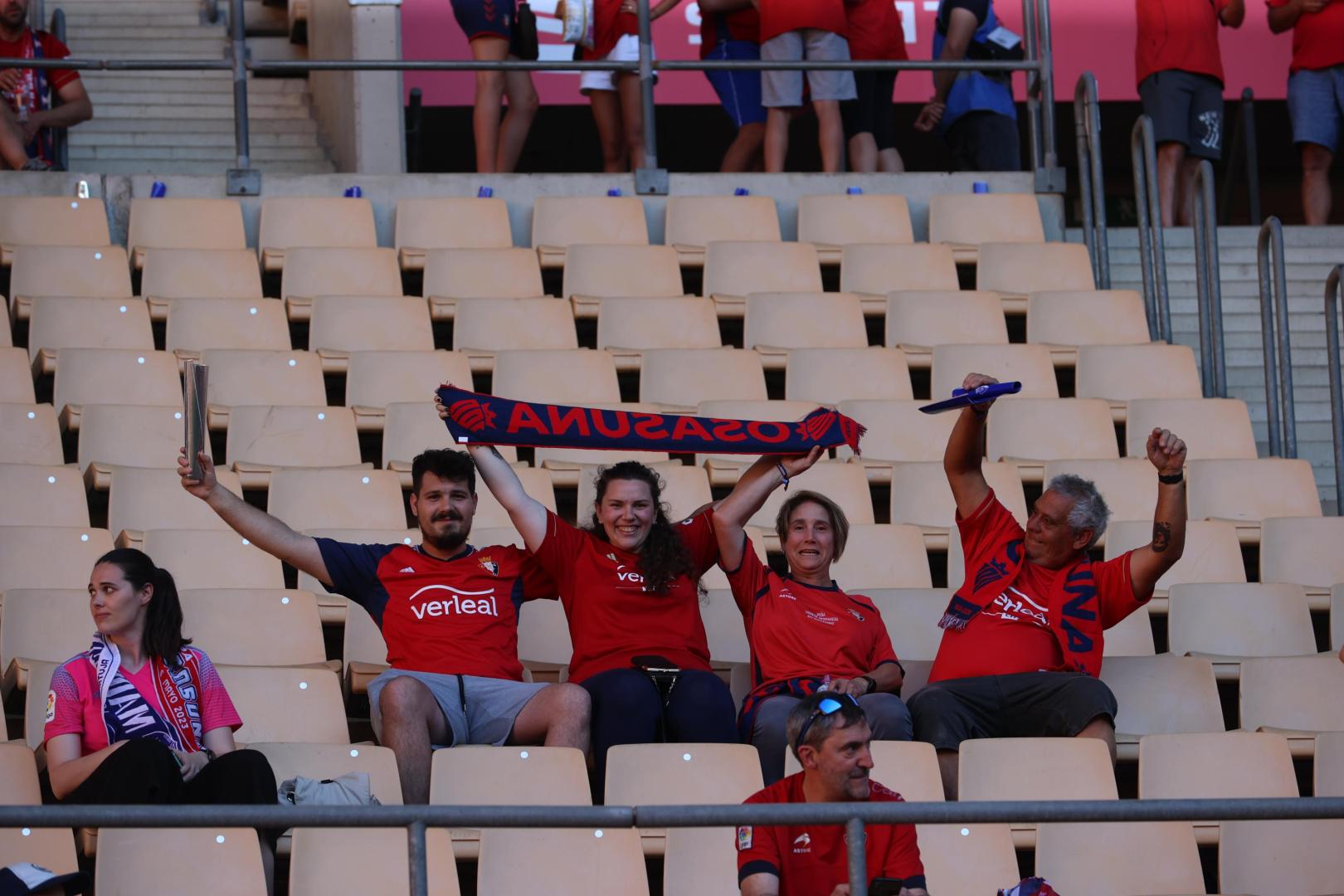 Aficionados de Osasuna en La Cartuja
