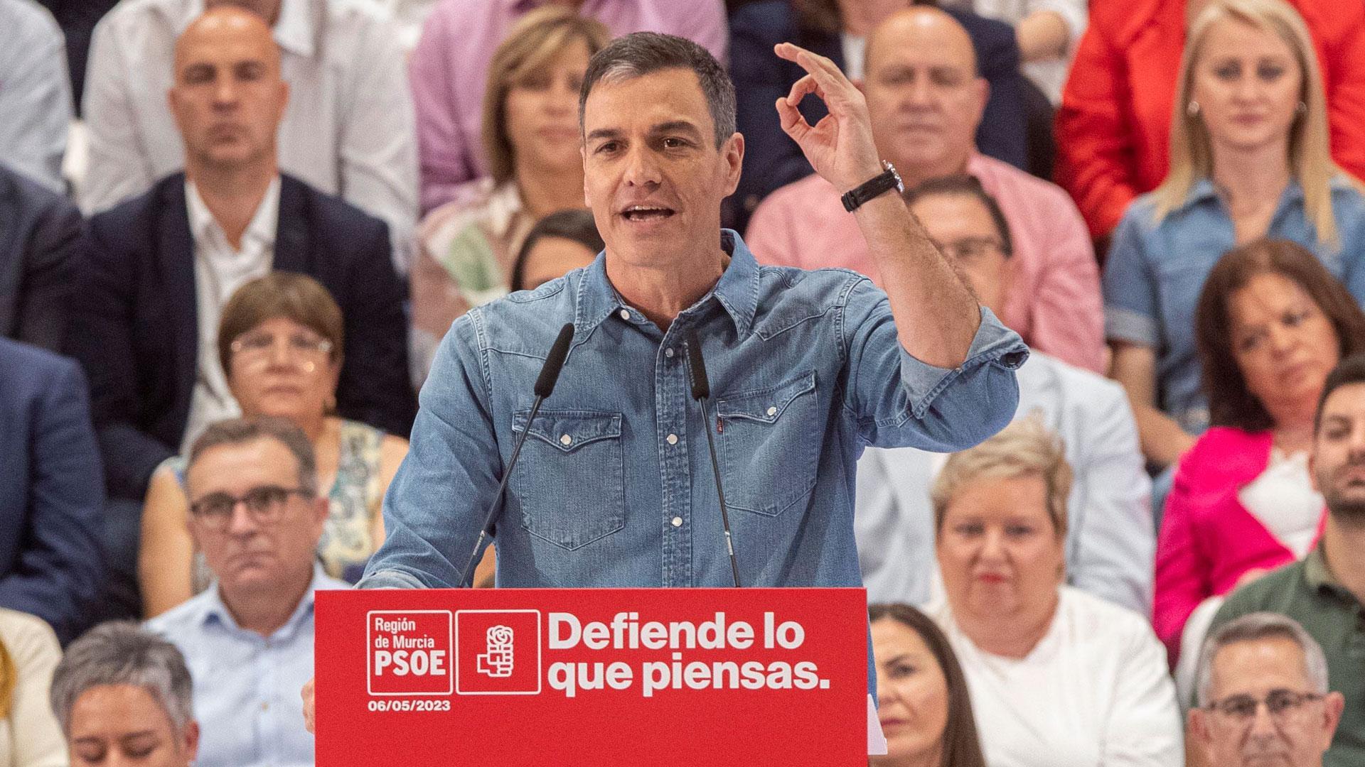 El presidente del Gobierno, Pedro Sánchez, durante su intervención en el mitin que ha ofrecido este sábado en Murcia