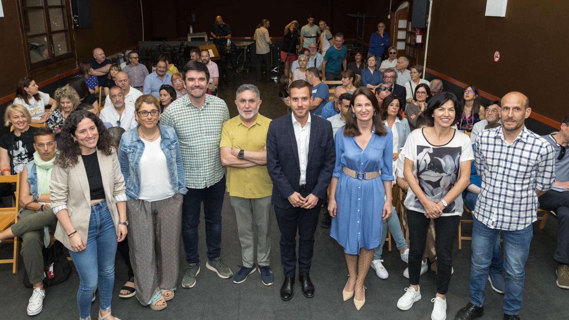 Participantes en el debate sobre el Casco Antiguo de Tudela, antes de comenzar