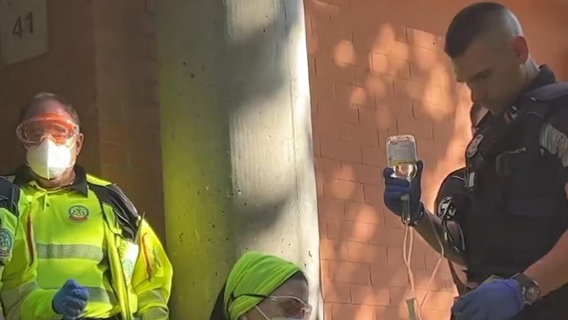 Miembros del SAMUR y agentes de Policía intentaron en vano reanimar al hombre