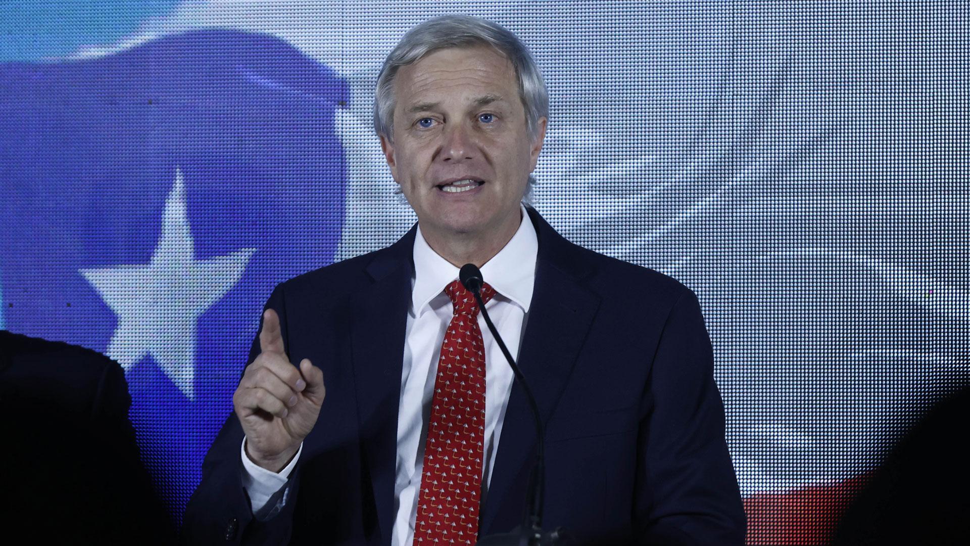 El líder del ultraderechista Partido Republicano, José Antonio Kast, habla tras conocer los resultados parciales de las elecciones constituyentes